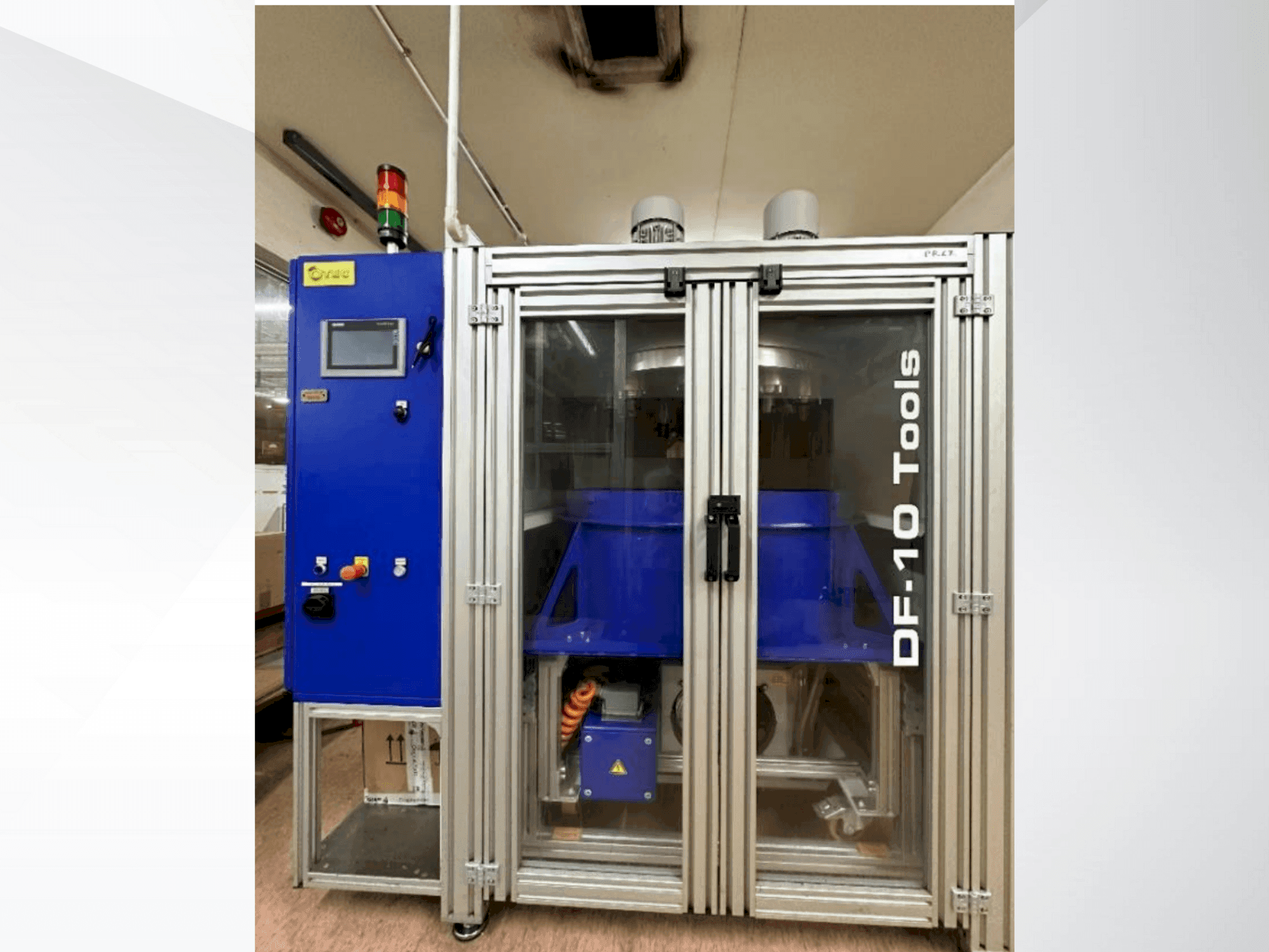 Čelní pohled na OTEC DF10 stroj