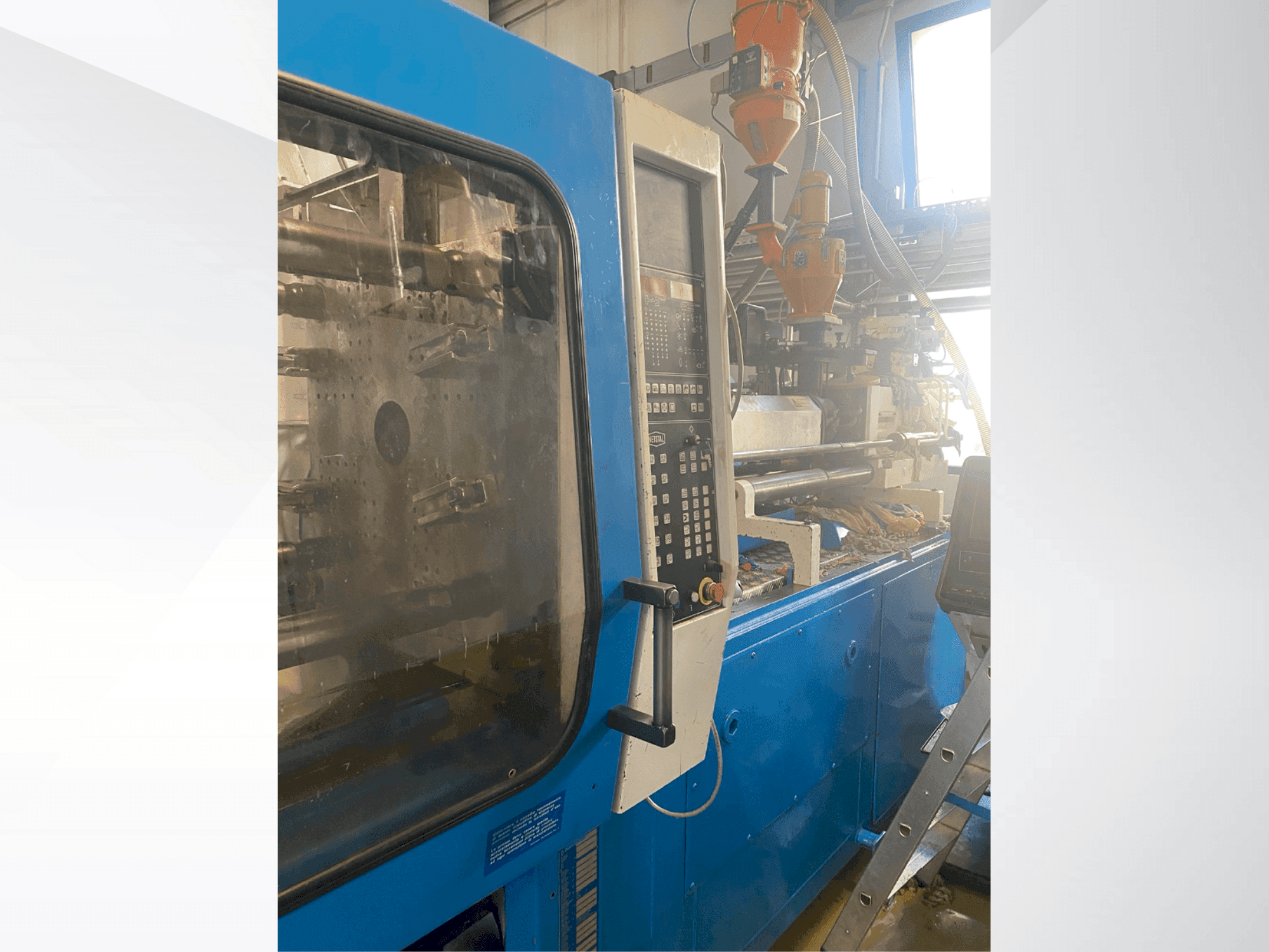 Čelní pohled na Netstal S-1000-460 stroj