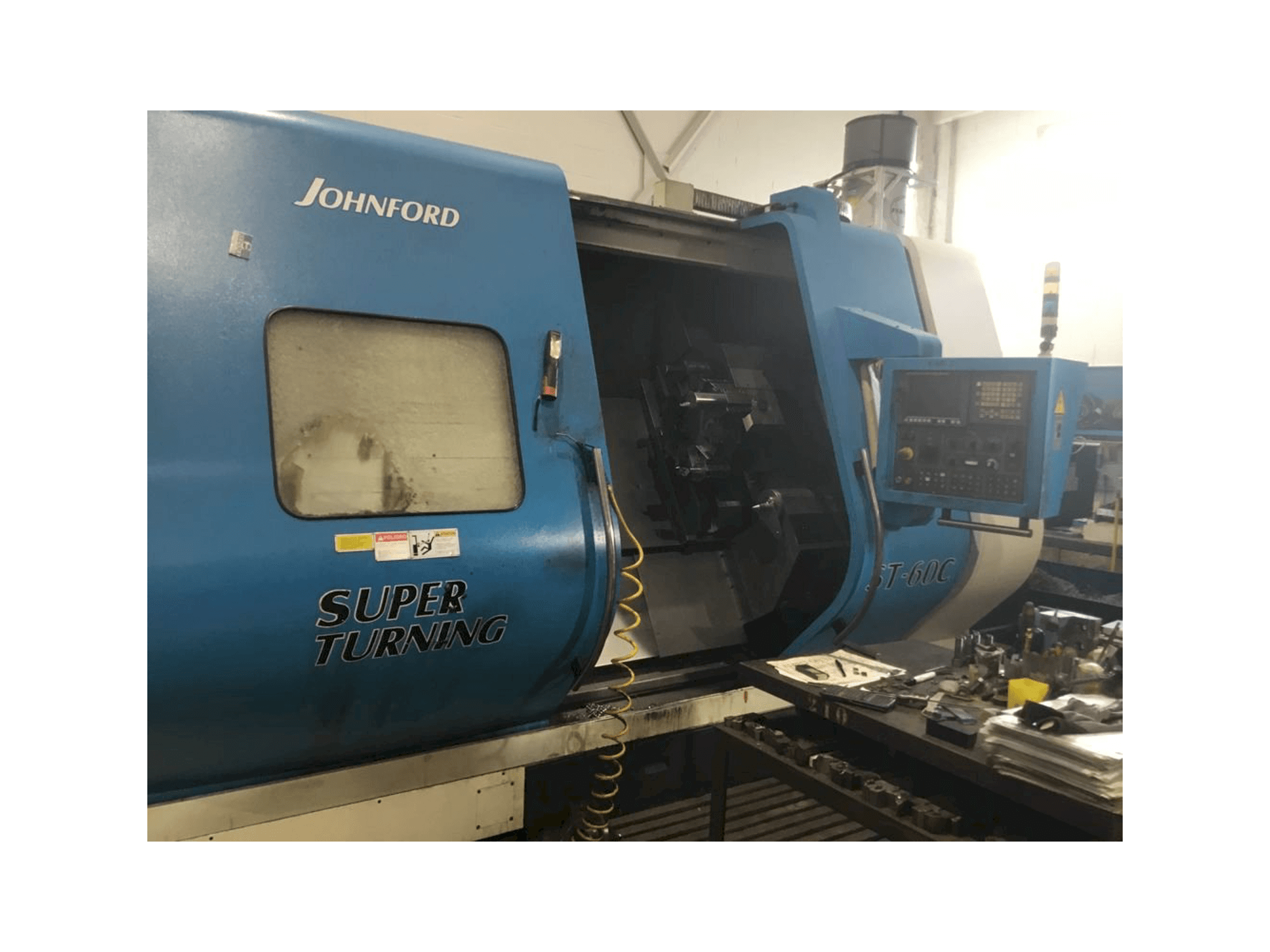 Čelní pohled na Johnford ST-60C stroj