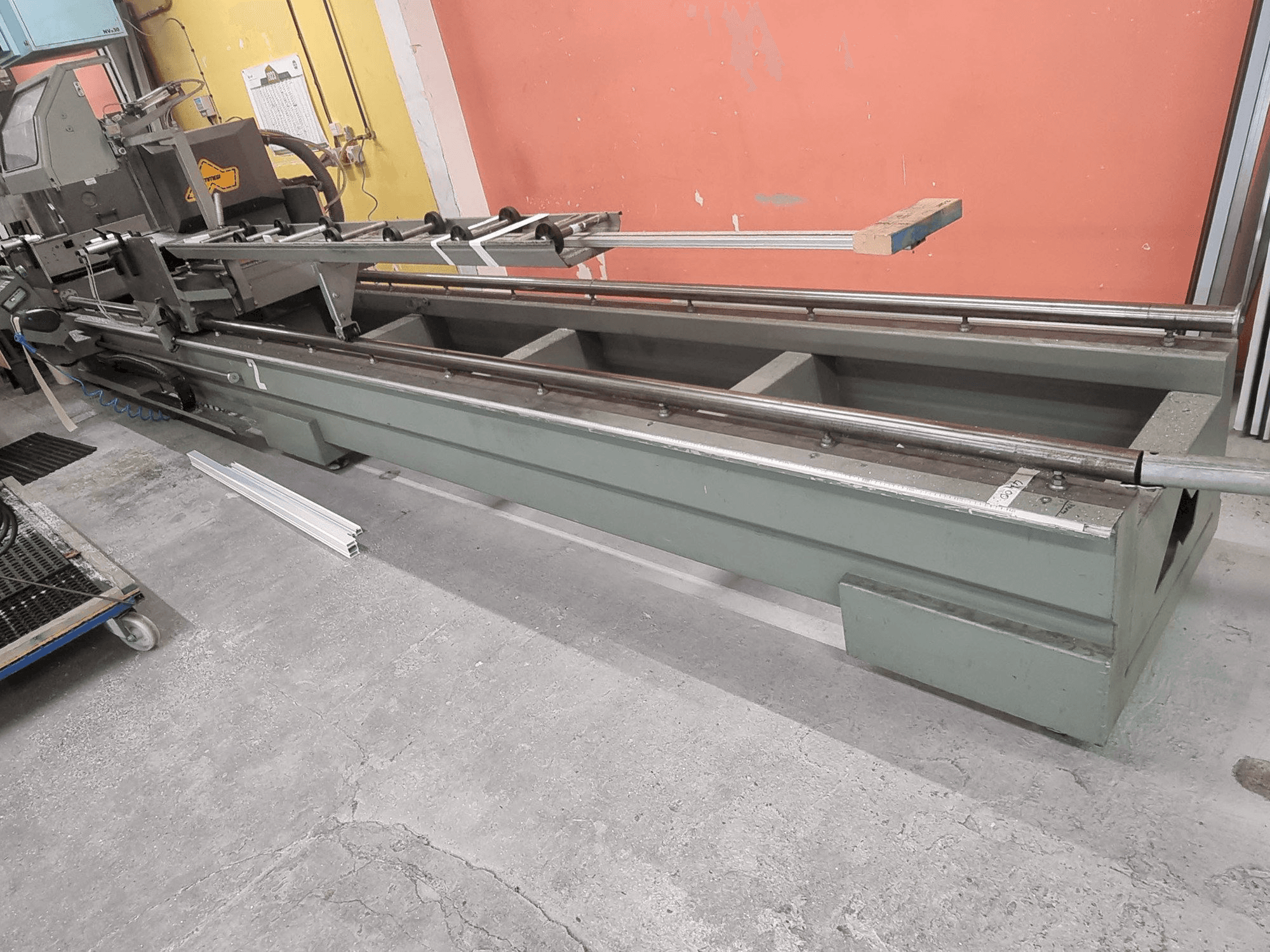 Čelní pohled na Emmegi TWIN ELECTRA SUN TU/6 stroj