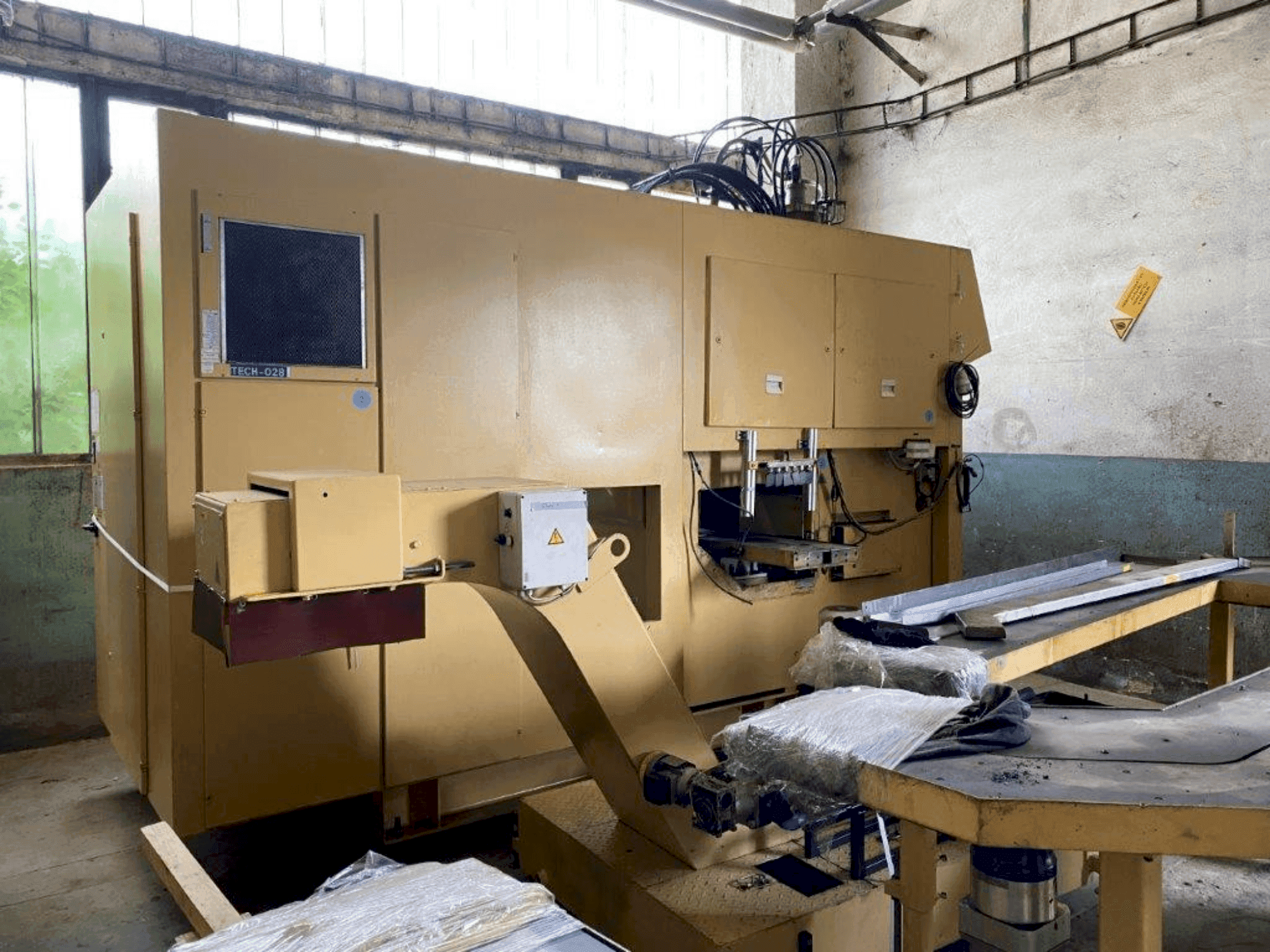 Čelní pohled na EMAG VSC 400 stroj