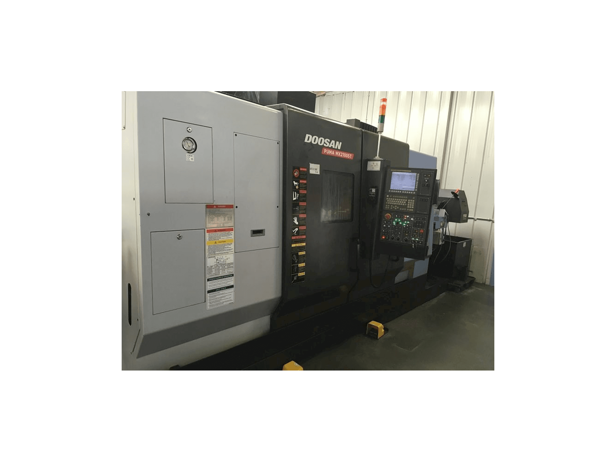 Čelní pohled na Doosan Puma MX 2100 ST stroj