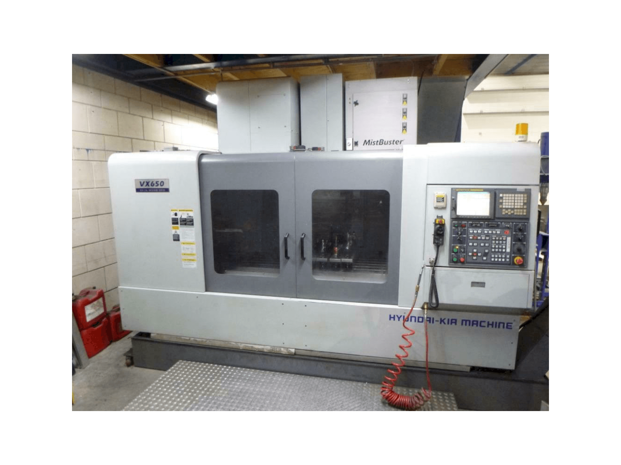 Čelní pohled na Hyundai Kia VX-650 stroj