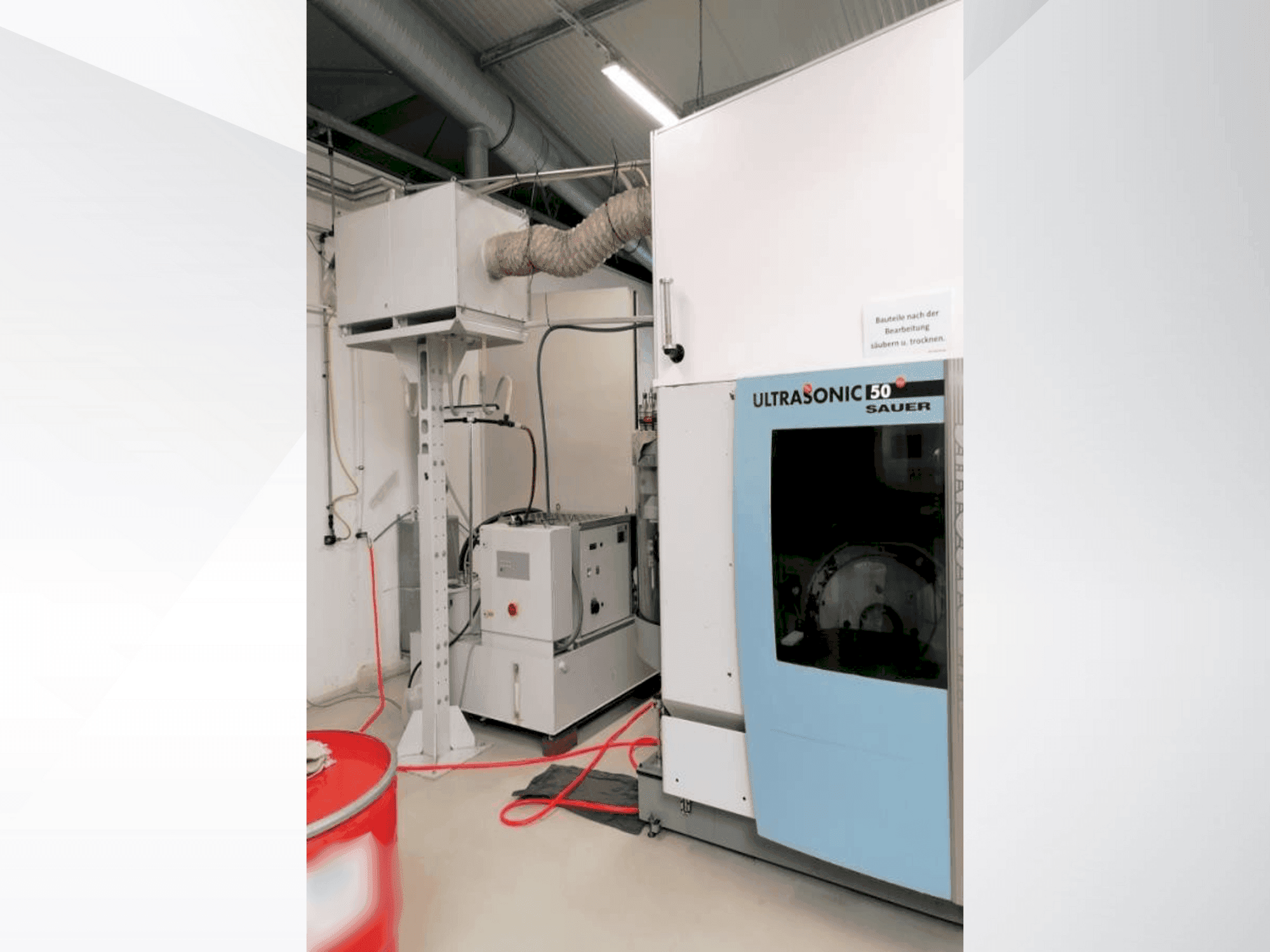 Čelní pohled na DMG Sauer Ultra sonic 50 stroj