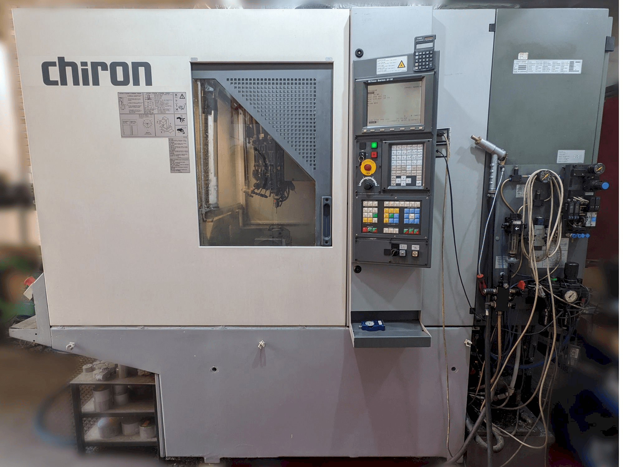 Čelní pohled na CHIRON Fz 08w stroj