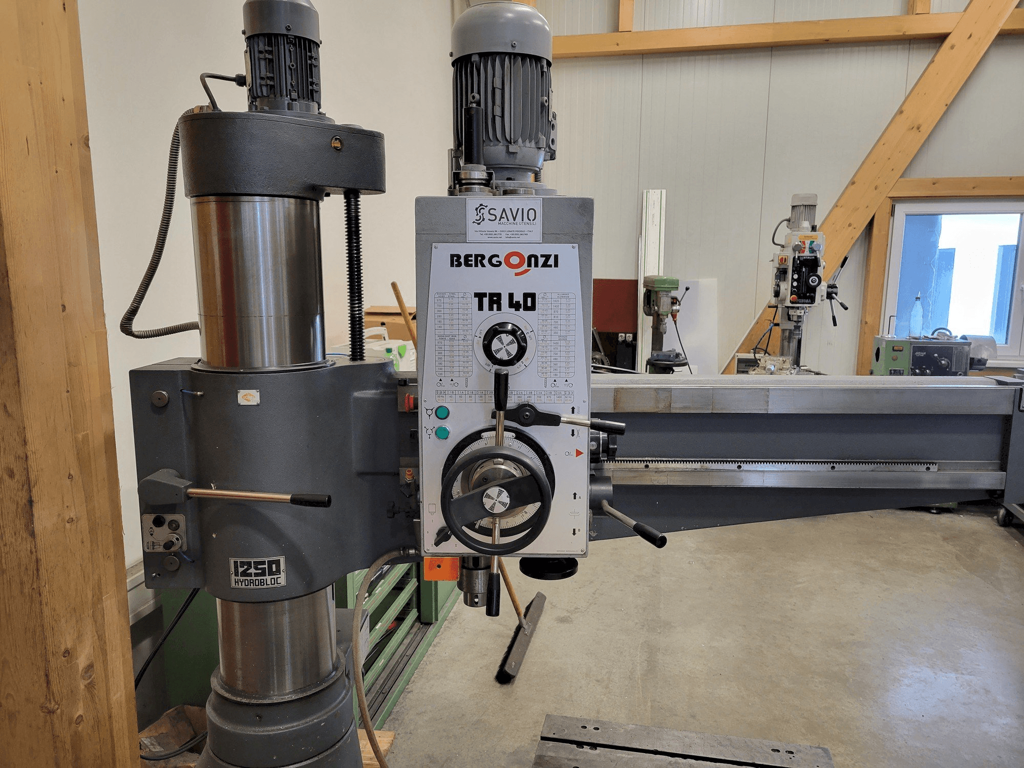 Čelní pohled na BERGONZI TR40/1250H stroj