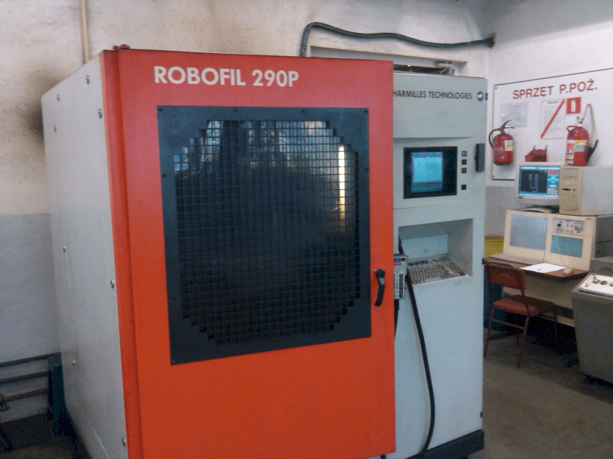 Čelní pohled na CHARMILLES Robofil 290 P stroj