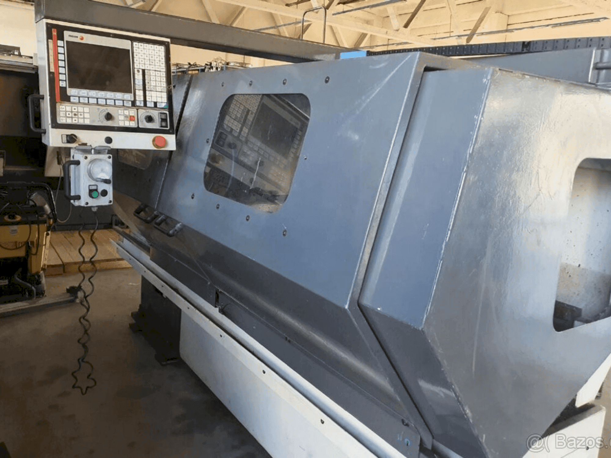 Čelní pohled na Pinacho Taurus 260 (2000) stroj