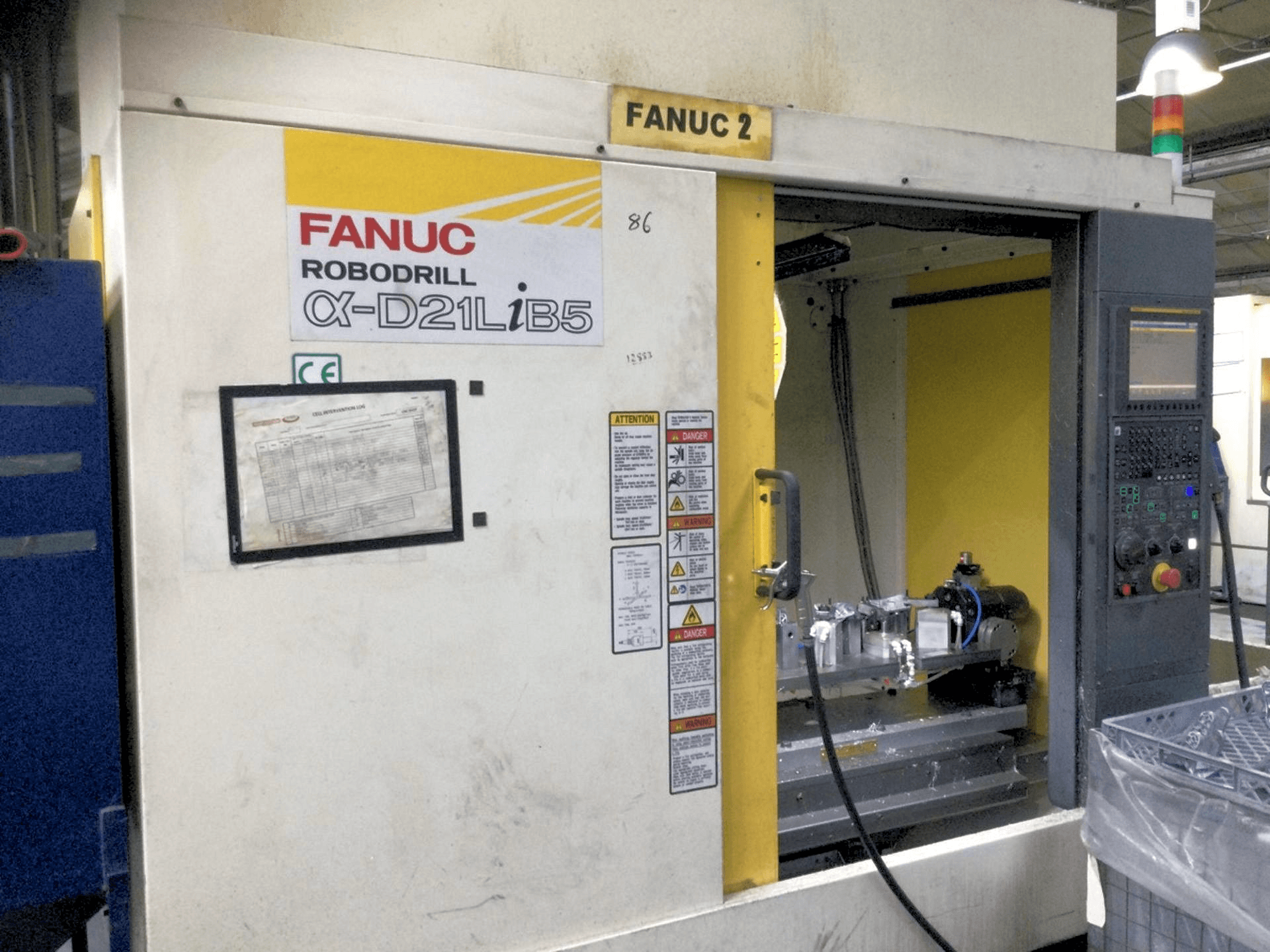 Čelní pohled na FANUC Robodrill Alpha D21LiB5 stroj