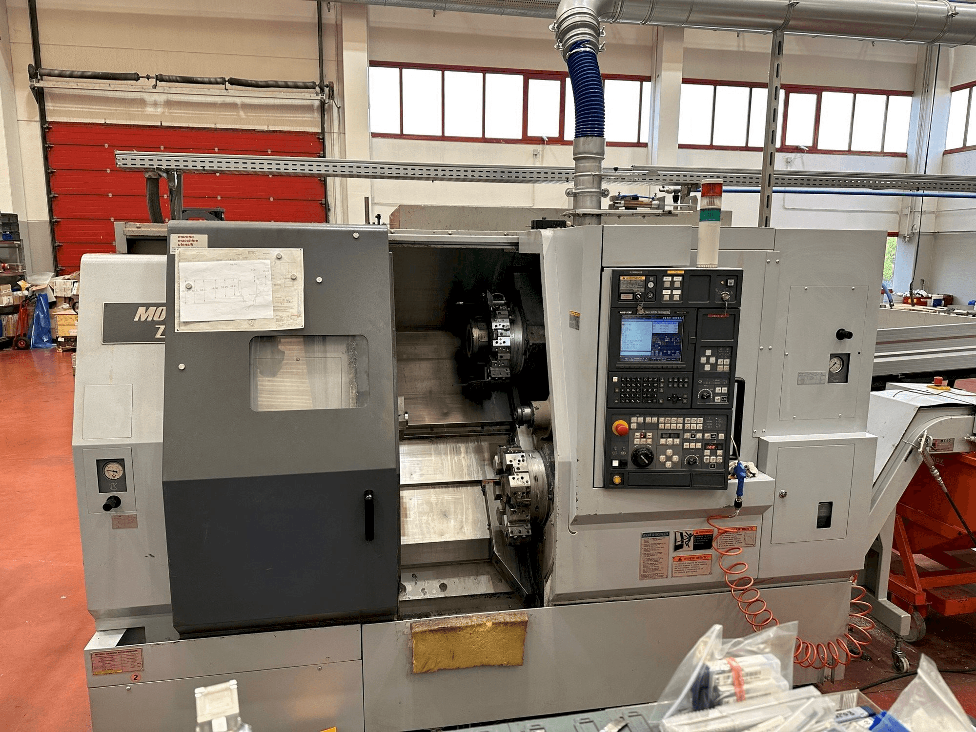 Čelní pohled na MORI SEIKI ZL 203 MC stroj