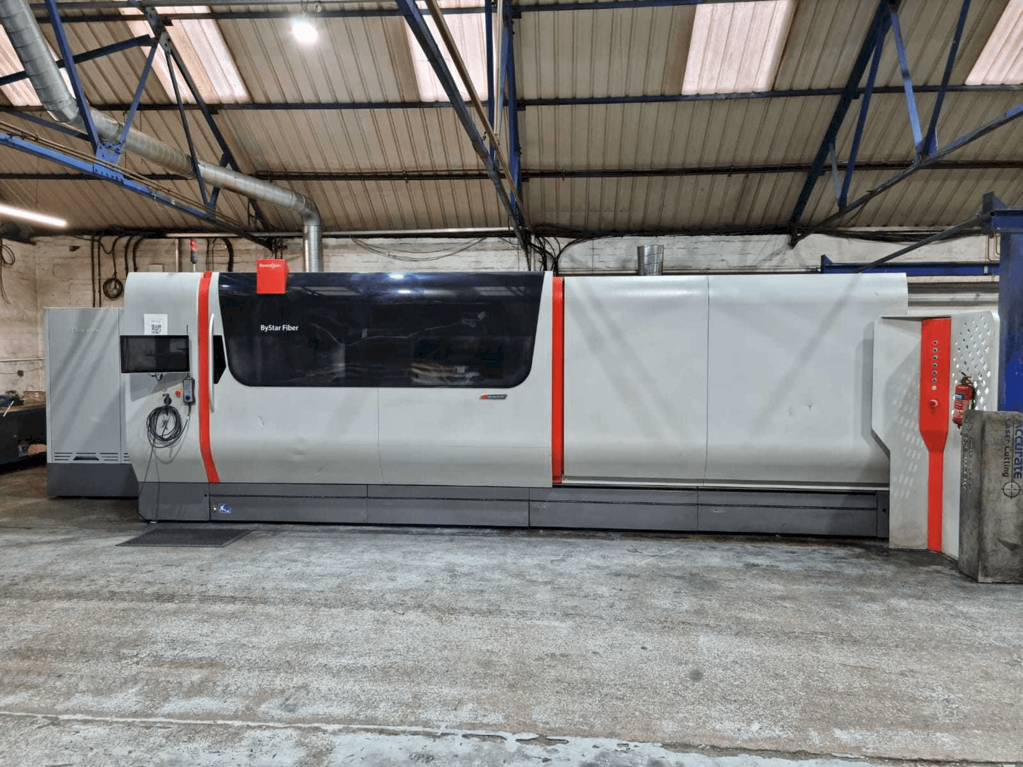Čelní pohled na Bystronic Bystar Fiber 4020 10KW stroj