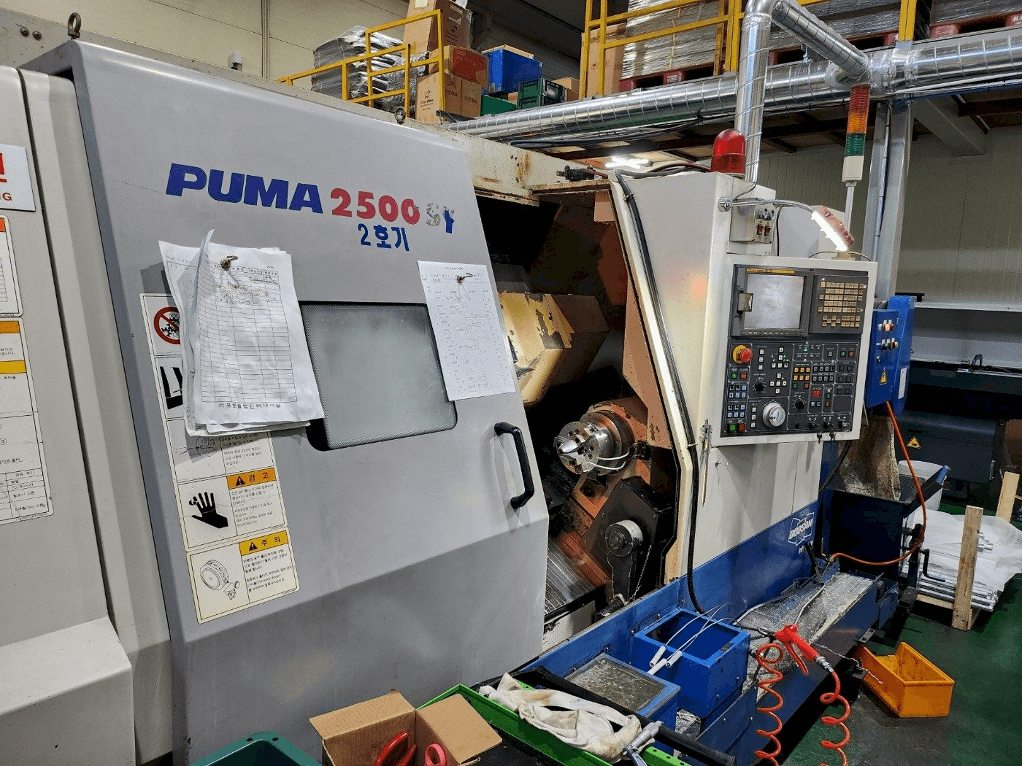 Čelní pohled na DOOSAN PUMA 2500SY stroj
