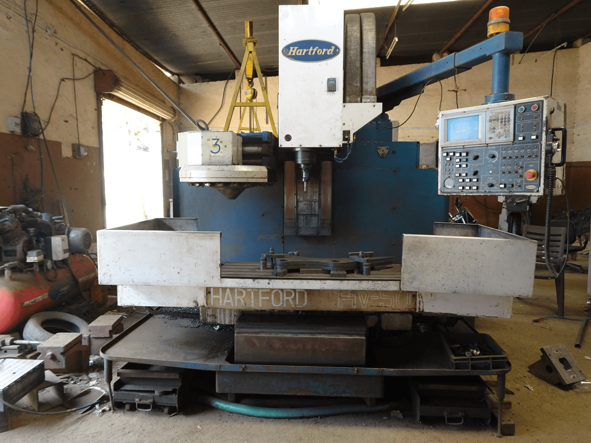 Čelní pohled na Hartford HV-50S stroj