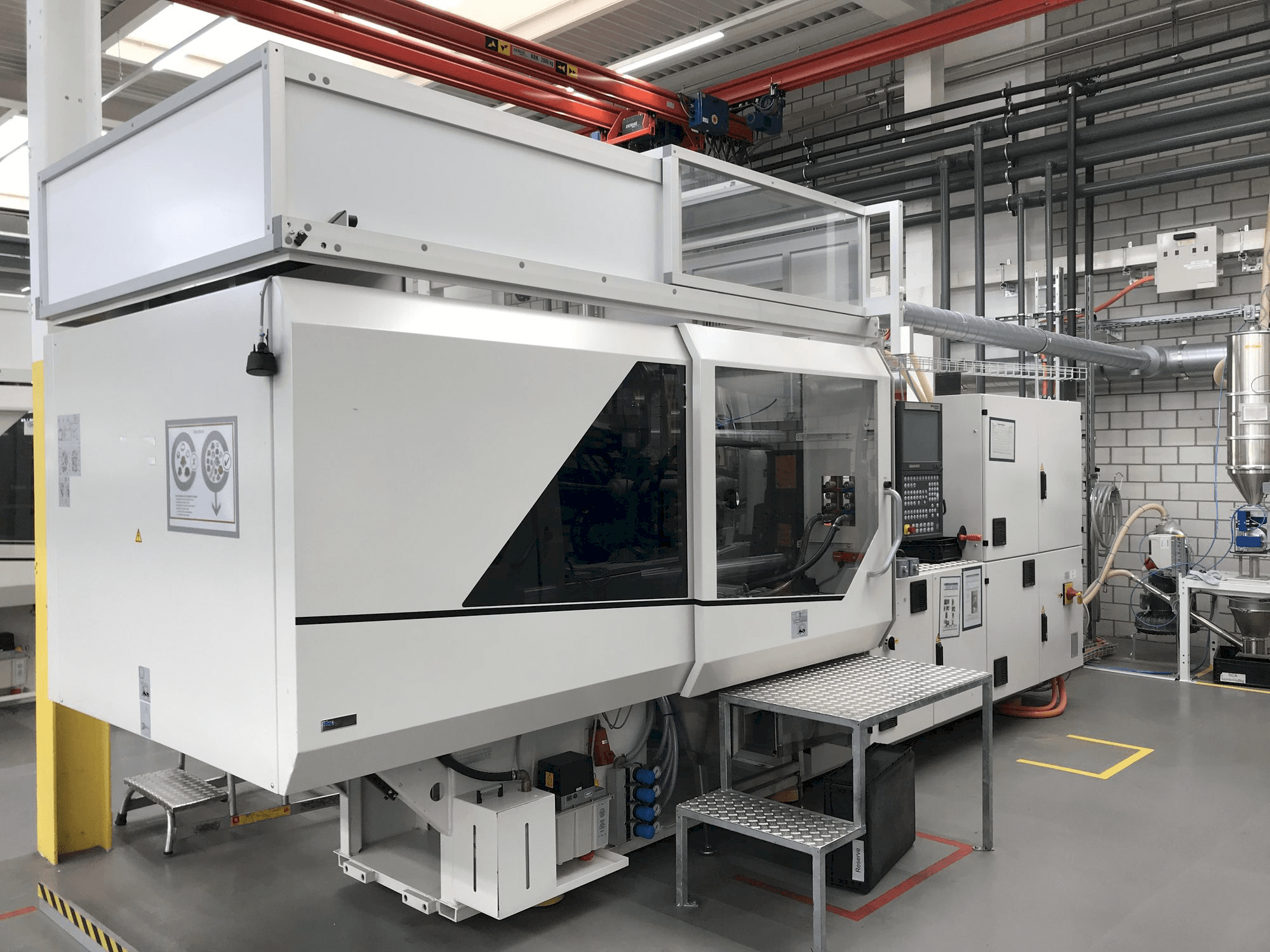Levý boční pohled na Sumitomo Demag EL-EXIS SP 150/500-475 stroj