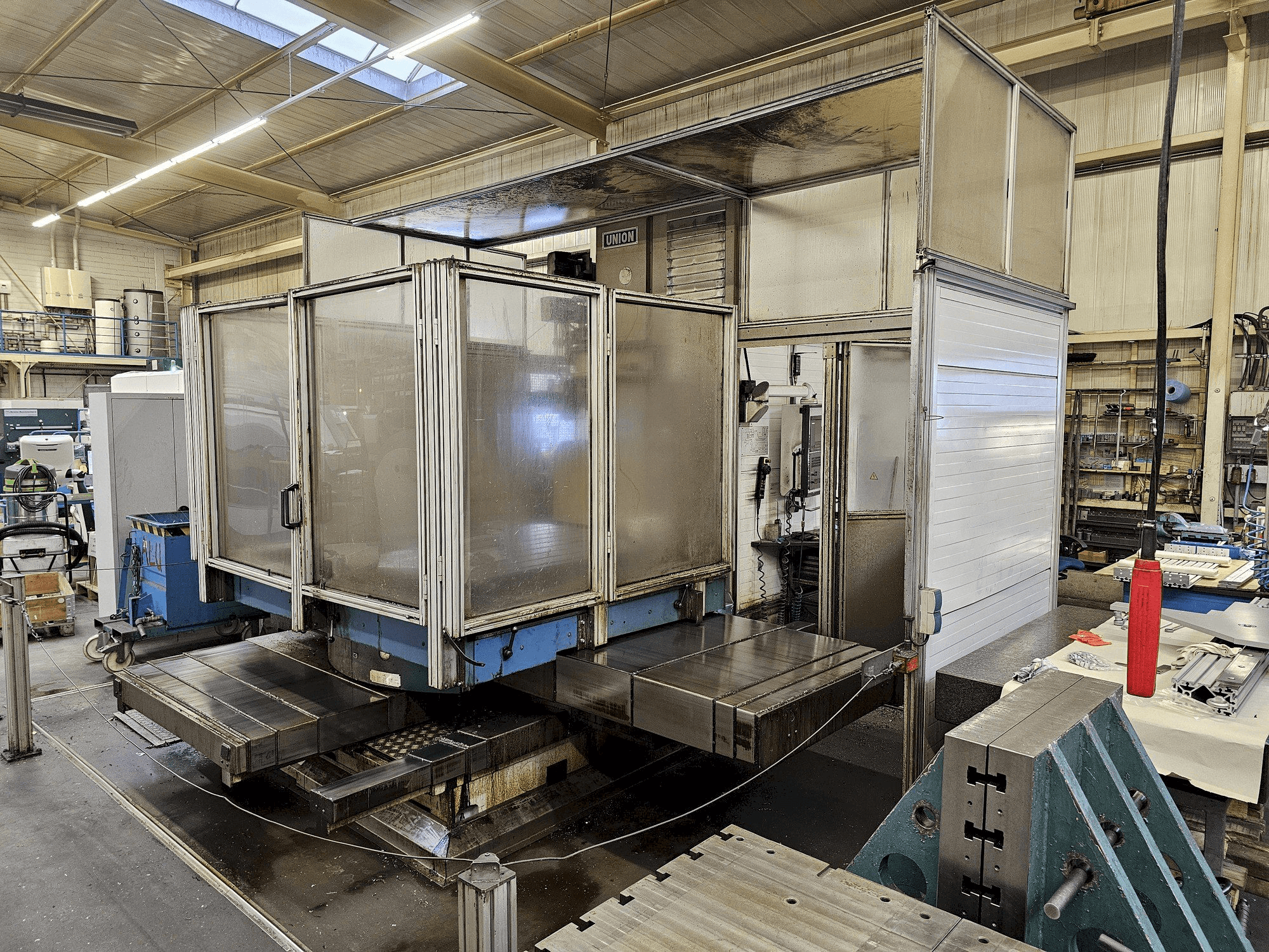 Čelní pohled na UNION TC 110 stroj