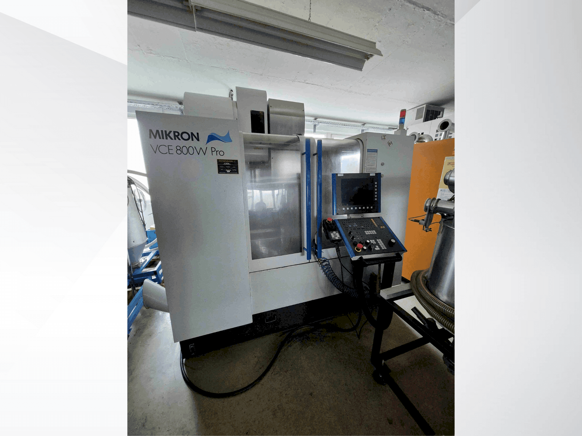 Čelní pohled na MIKRON VCE 800W Pro stroj