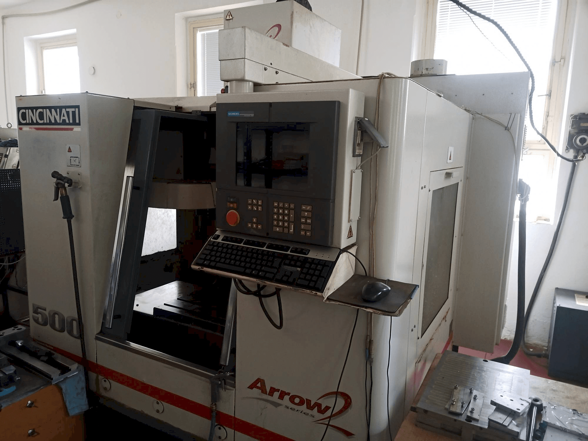 Čelní pohled na Cincinnati Arrow 2 stroj