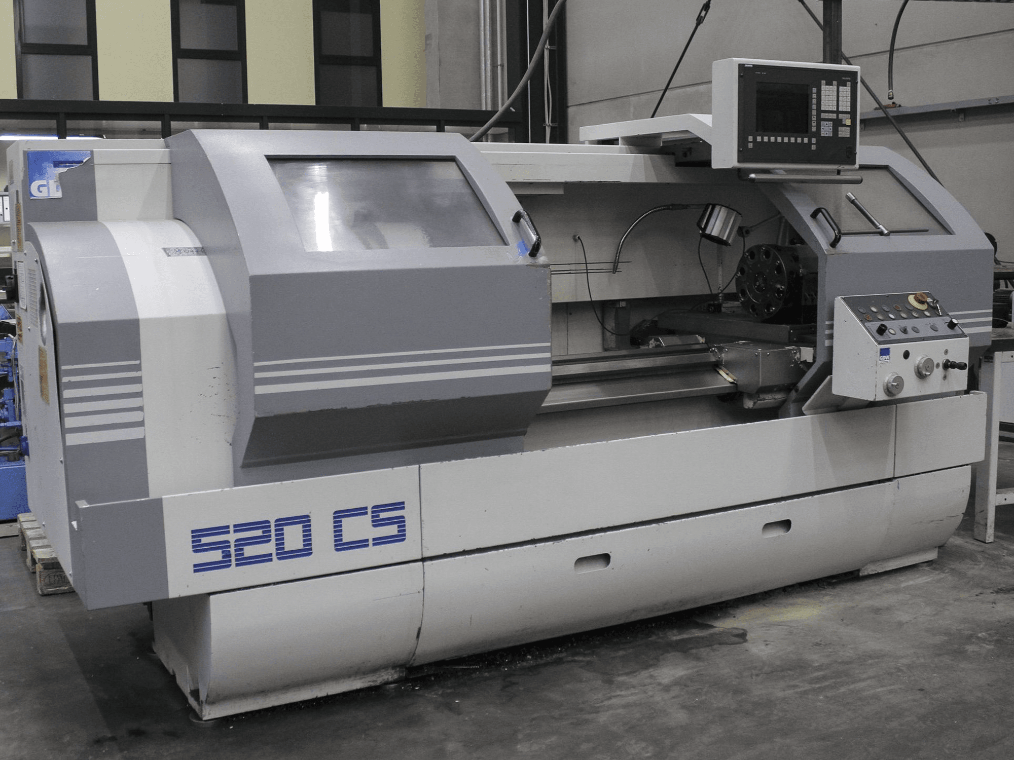 Čelní pohled na GDW 520CS stroj