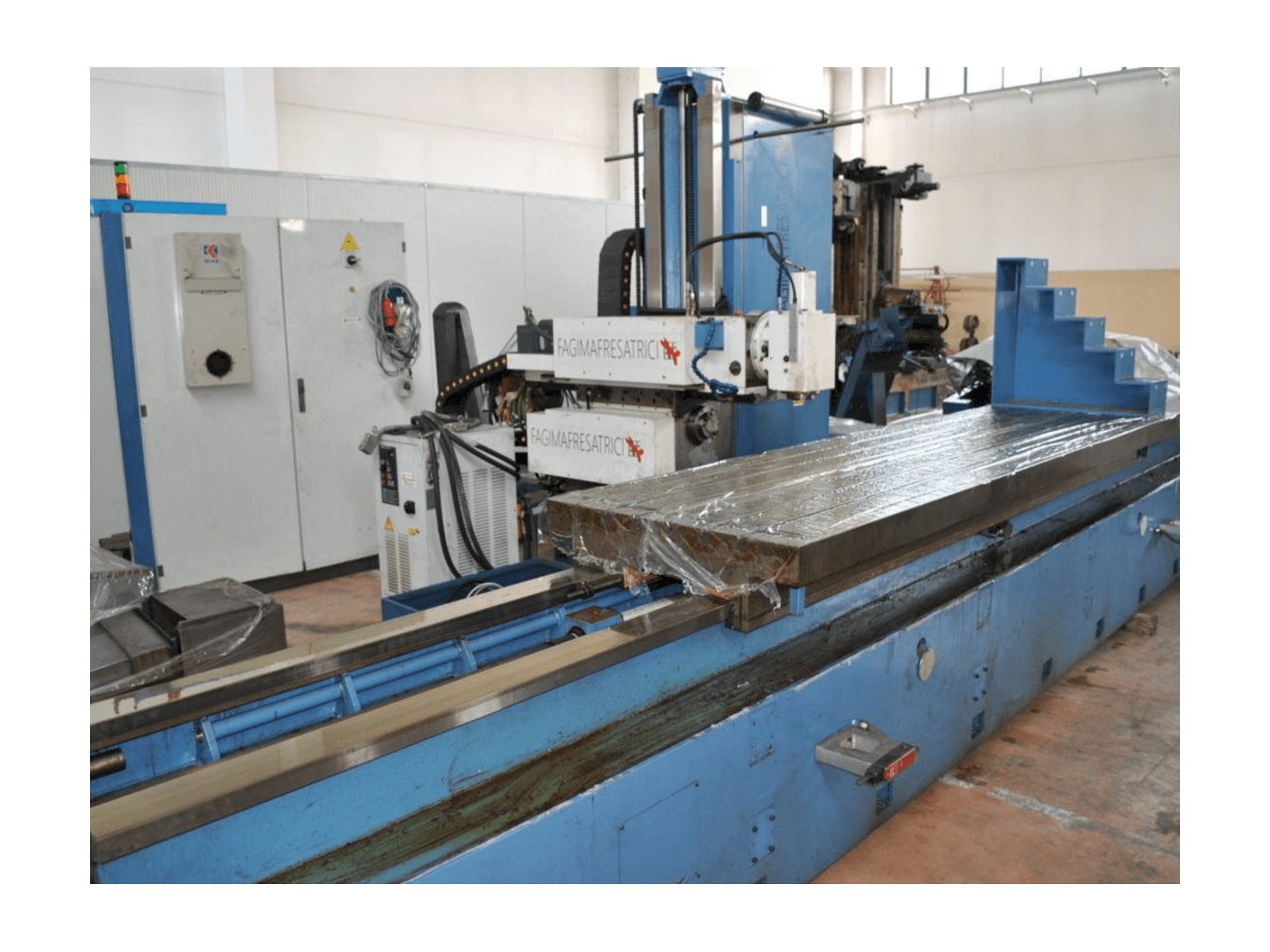 Čelní pohled na Fagima MMO 300 stroj