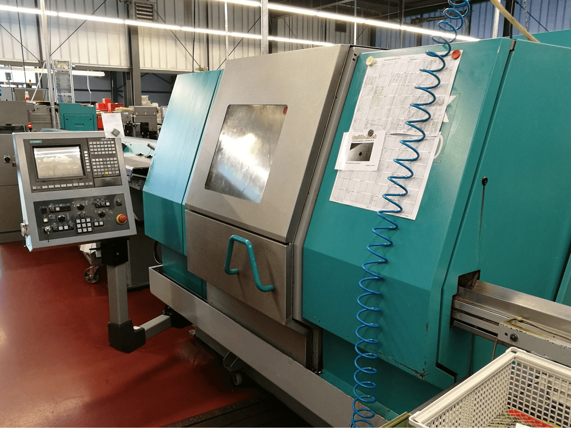 Pravý pohled na Index G200 stroj