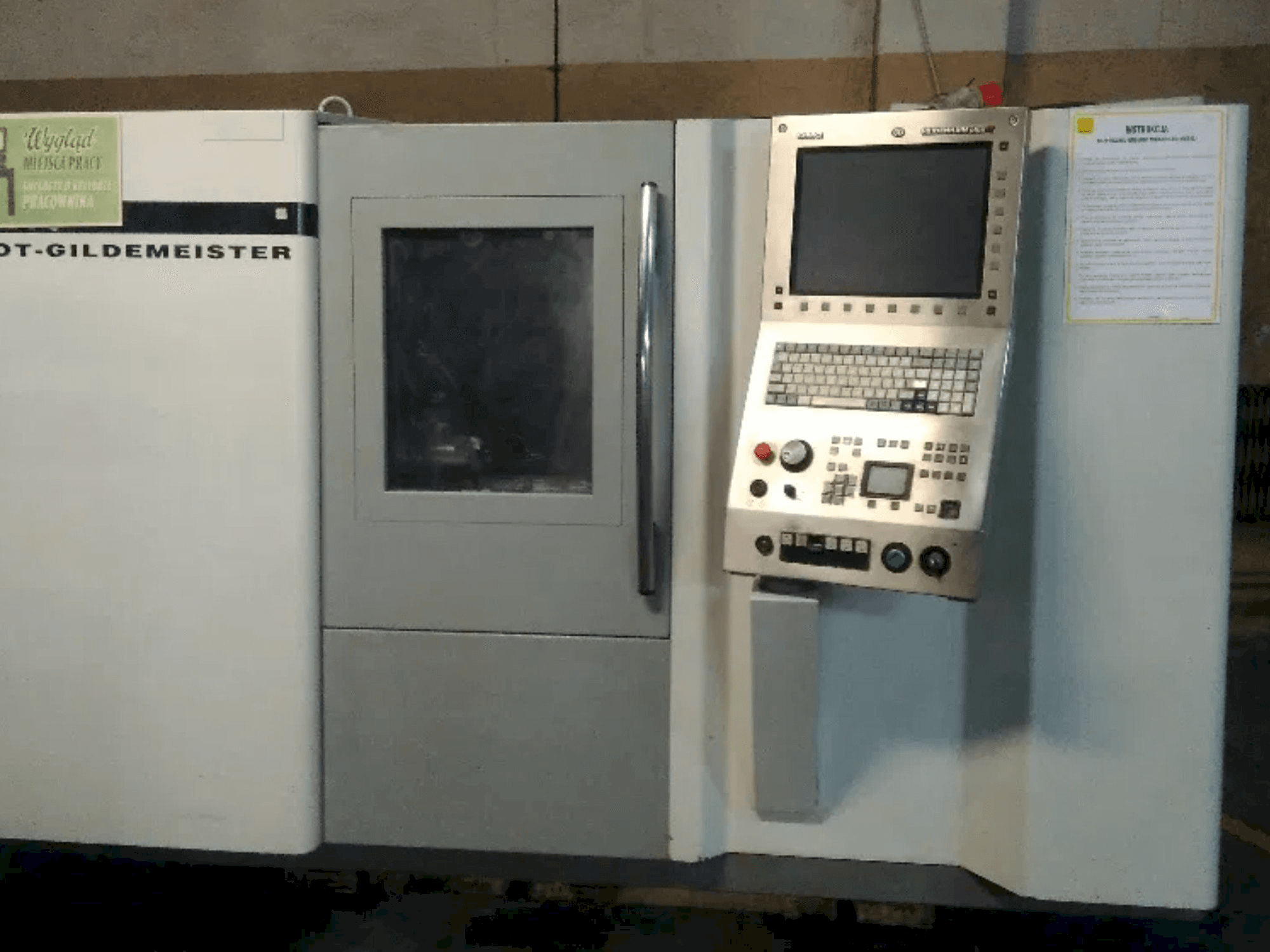 Čelní pohled na Gildemeister CTX 210 stroj