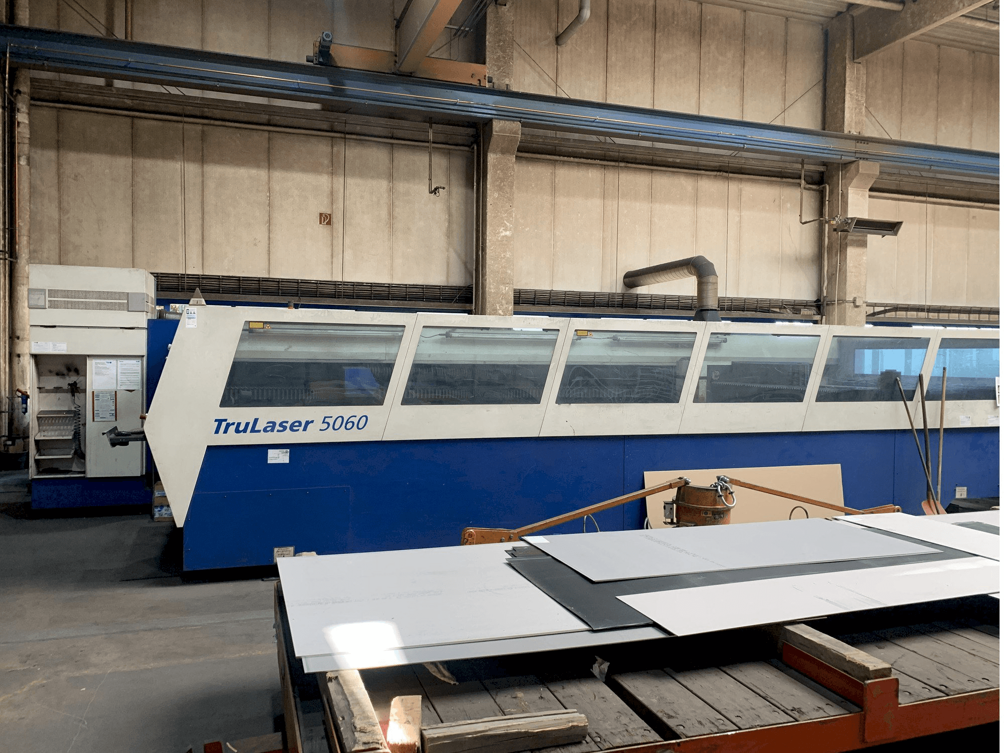 Čelní pohled na Trumpf Trulaser 5060 stroj