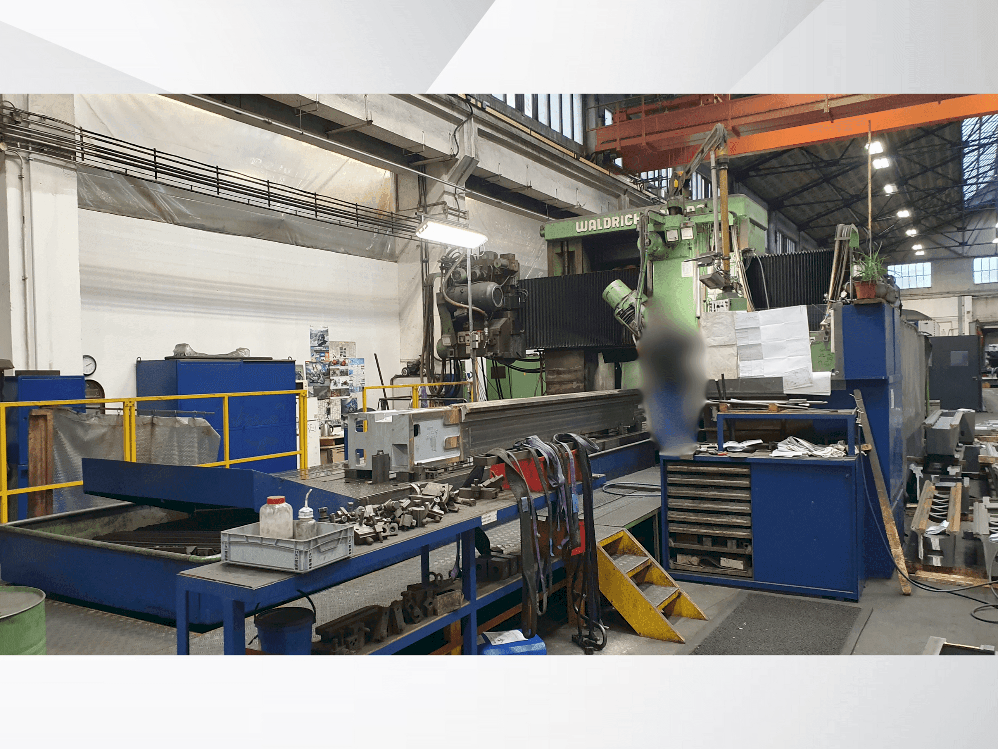 Čelní pohled na WALDRICH COBURG 30-15 S 3030 stroj