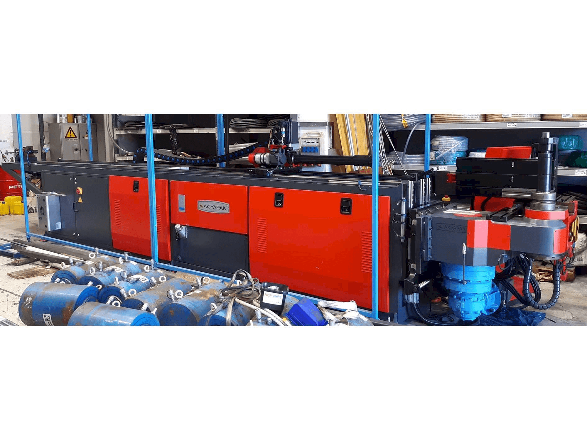 Čelní pohled na Akyapak ABM 76 CNC3 stroj