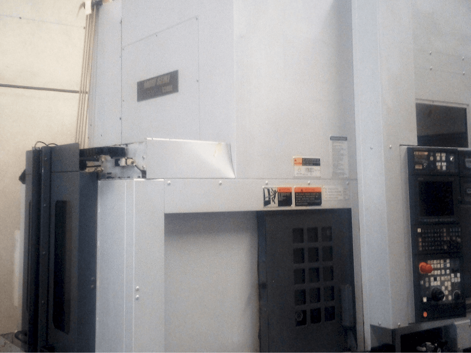 Čelní pohled na DMG Mori Seiki ULTIMILL V-3000/MSX-850 stroj