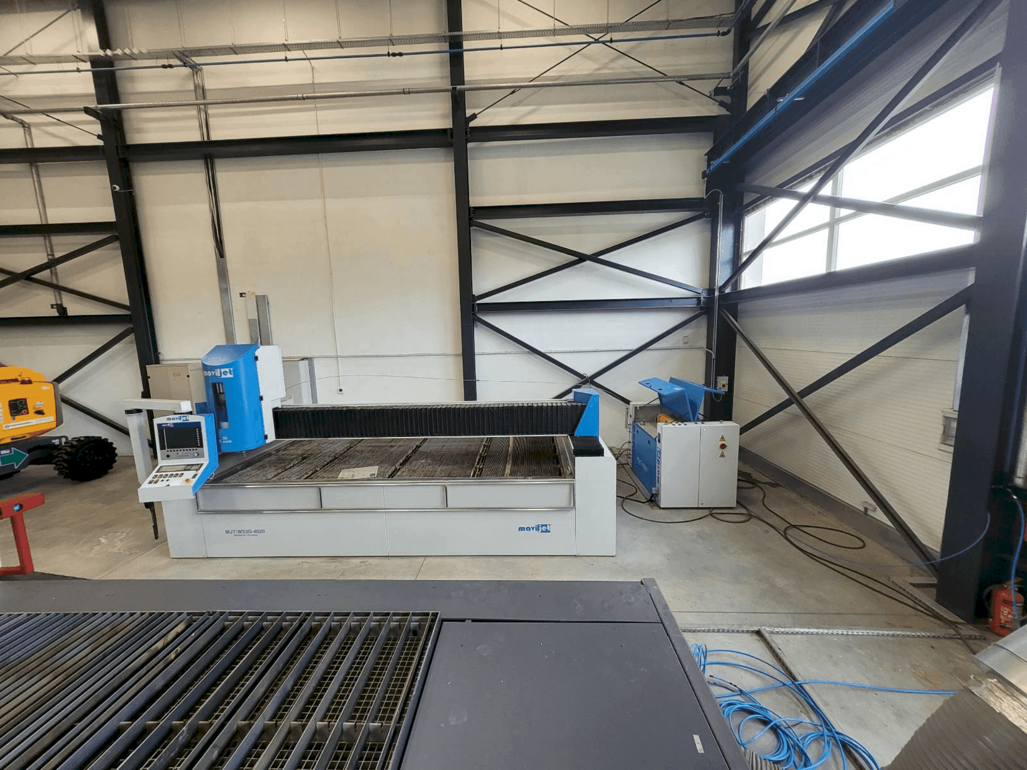 Čelní pohled na MAVIJET MJT-W53D- 4020 stroj