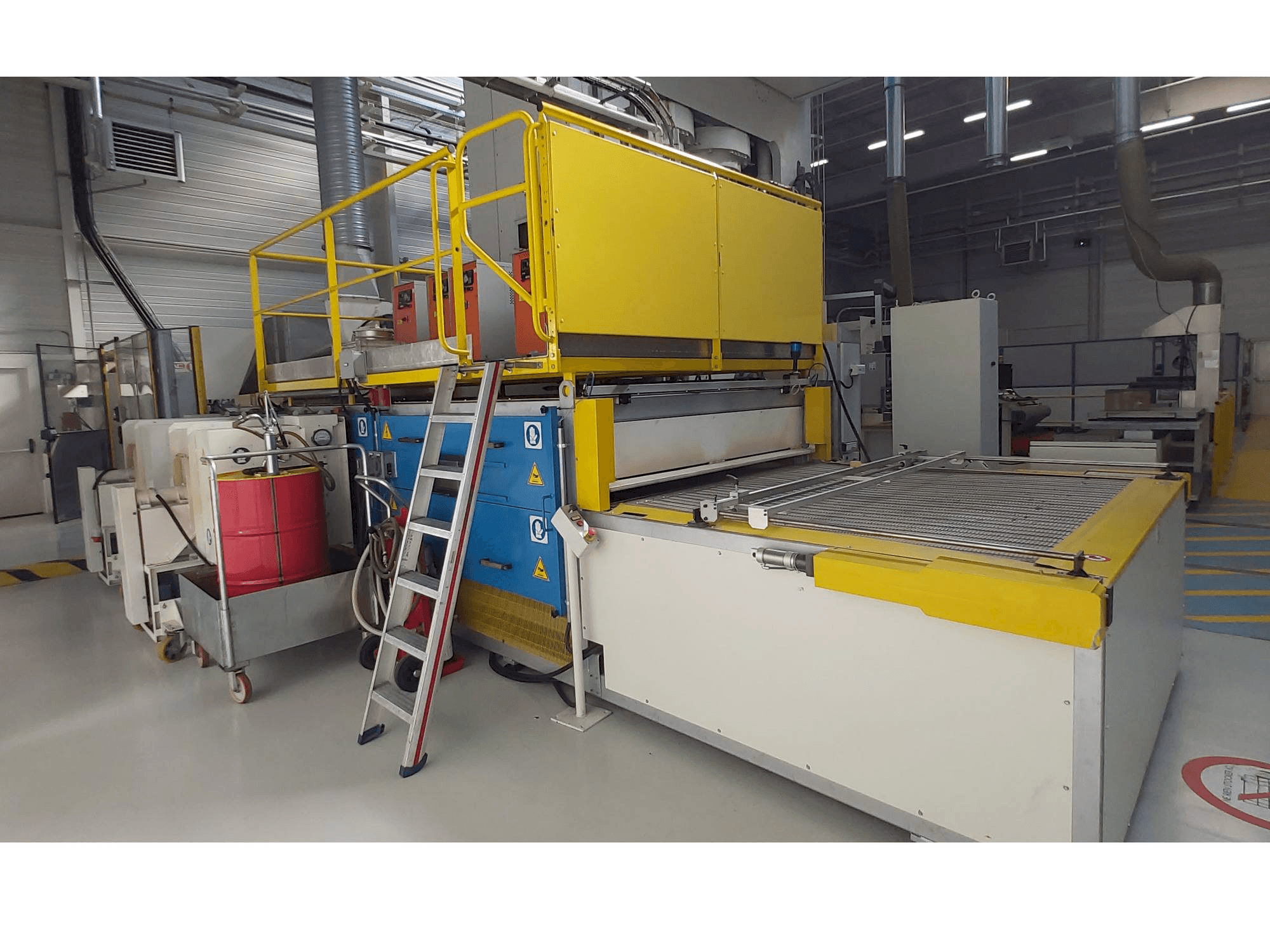 Čelní pohled na CANNON PRE PREG OVEN stroj