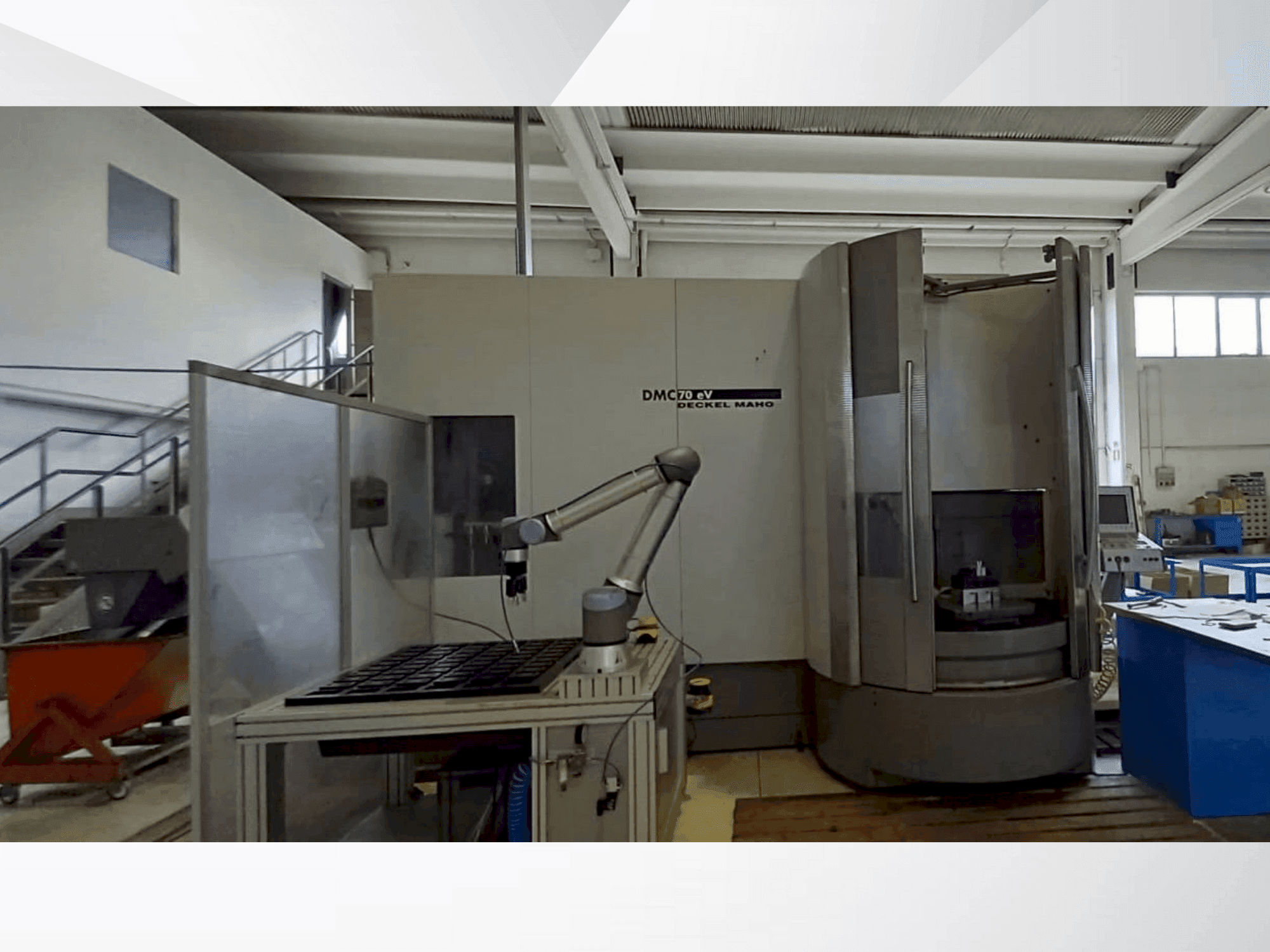 Čelní pohled na DECKEL MAHO DMC 70 Evo stroj