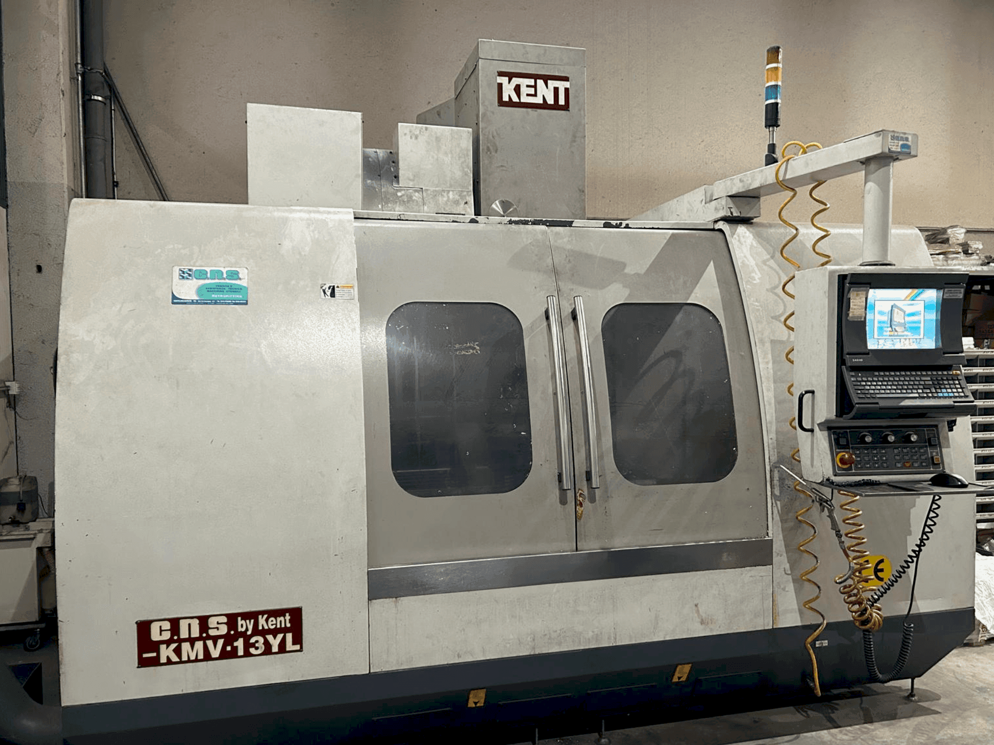 Čelní pohled na Kent KMV 13 YL stroj