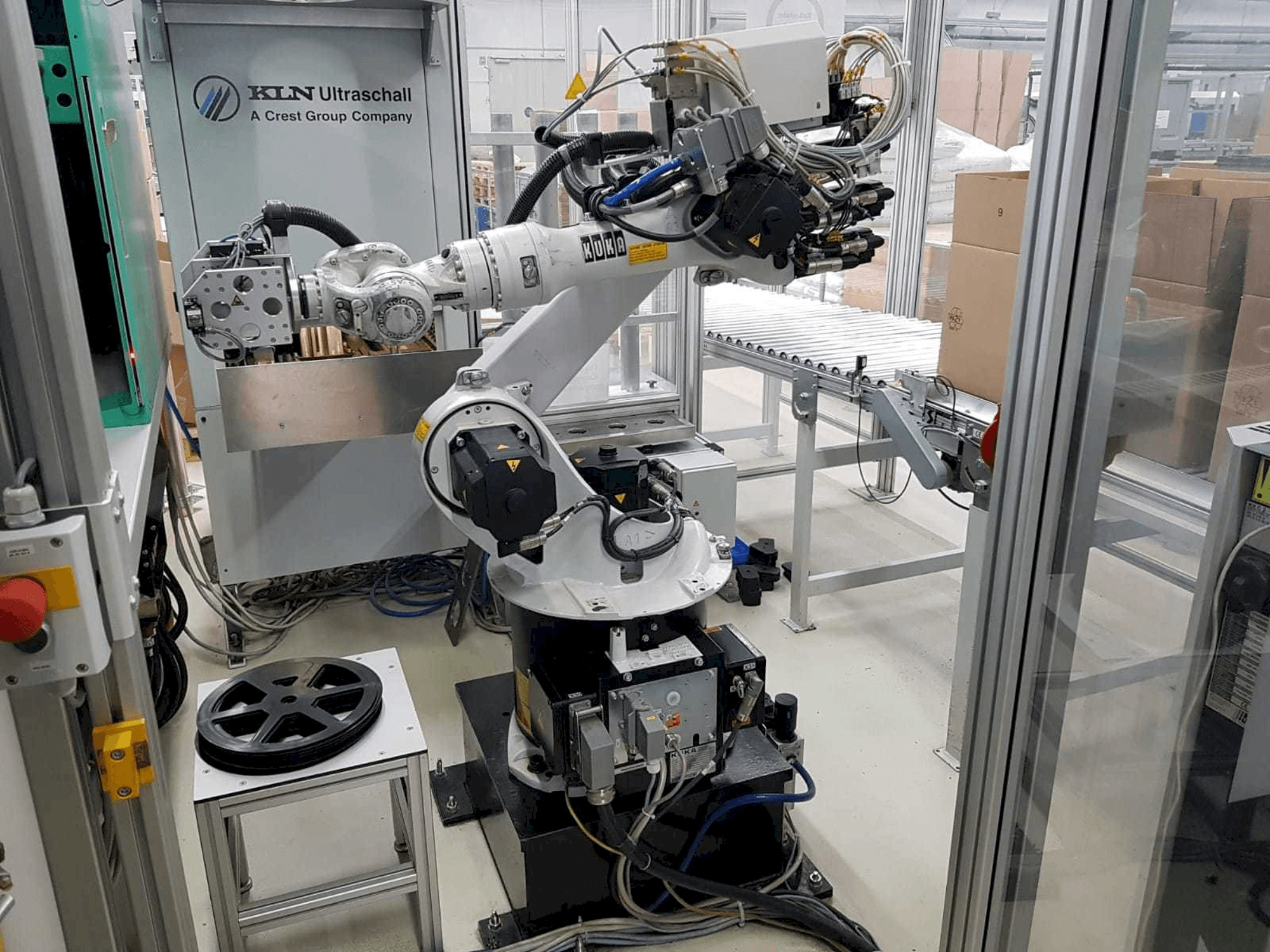 Čelní pohled na KUKA KR 16 stroj