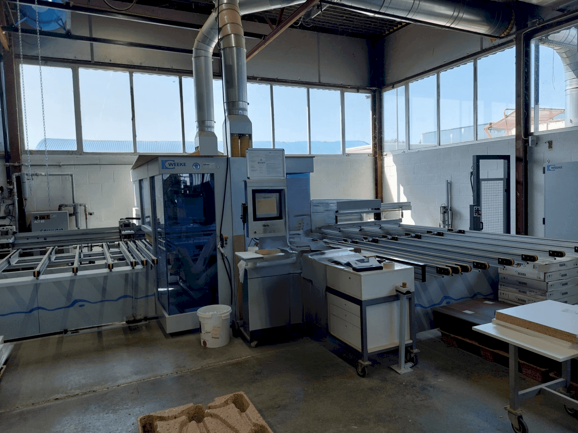 Čelní pohled na Weeke Optimat BHX 500/D stroj