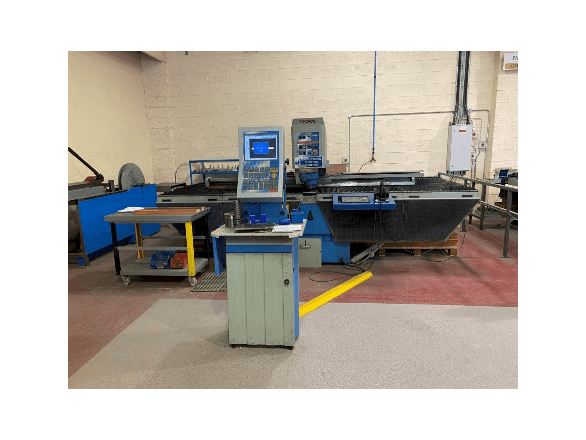 Čelní pohled na Euromac ZX 1250/30 stroj