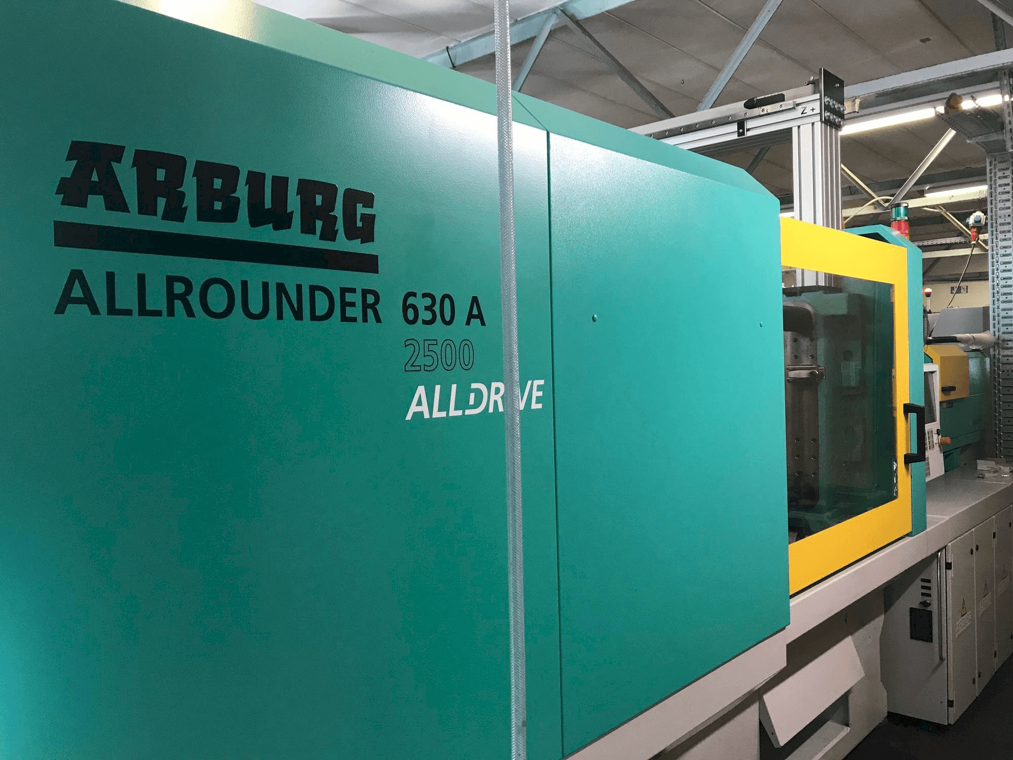 Čelní pohled na Arburg Allrounder 630 A 2500-800 stroj