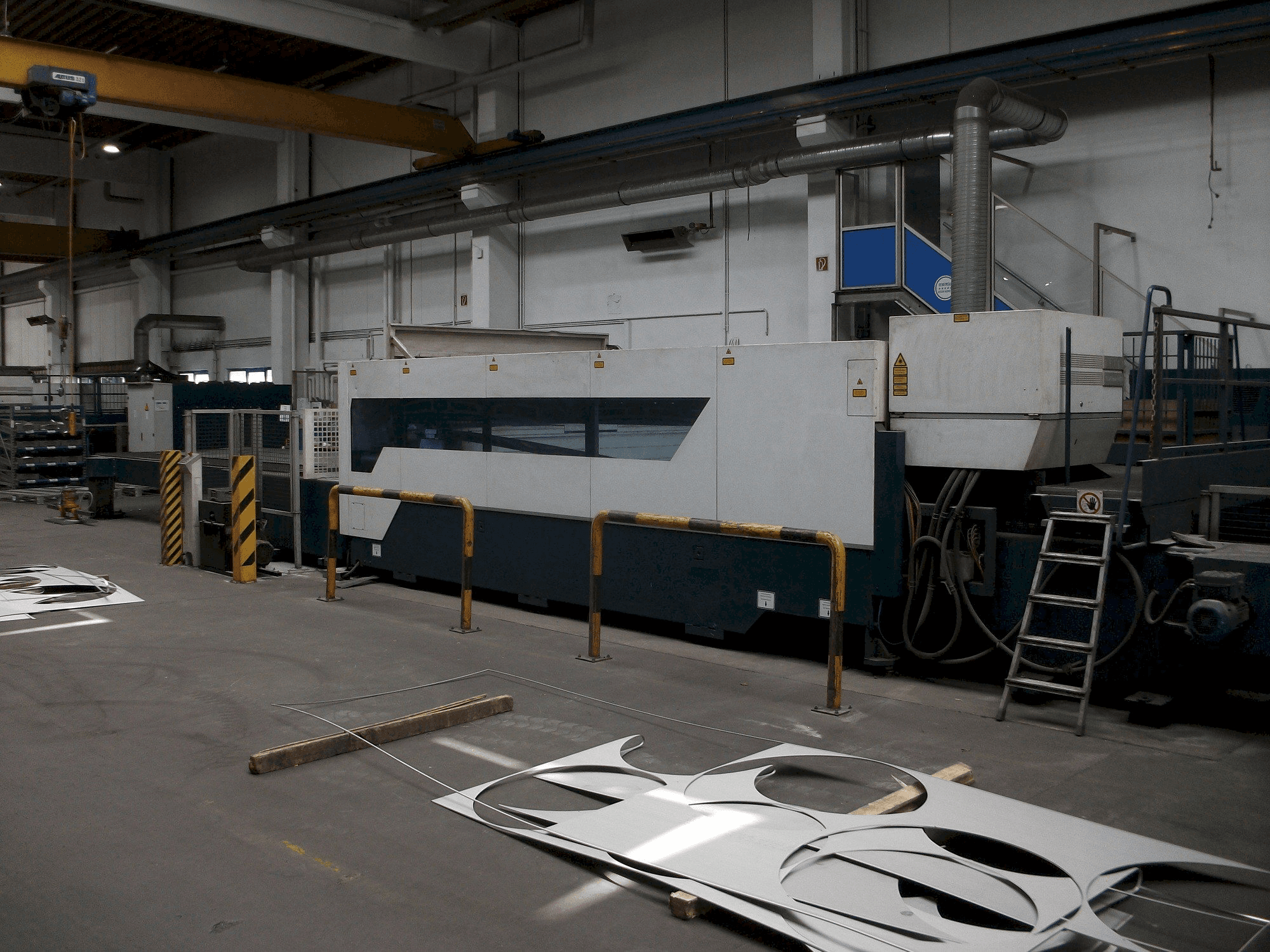 Čelní pohled na Trumpf TruLaser 8000 TruFlow 6000 stroj