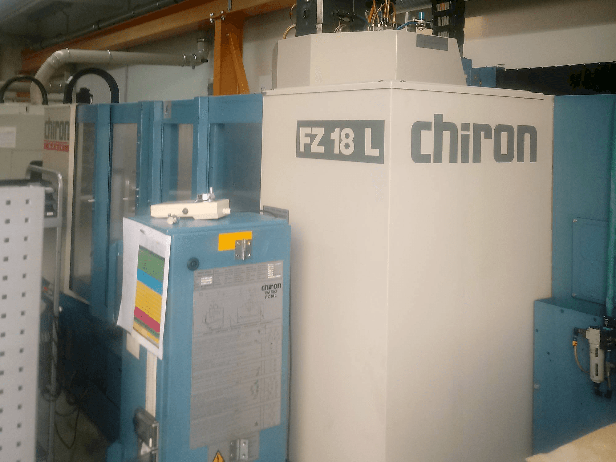 Čelní pohled na CHIRON FZ 18 L 2000 stroj