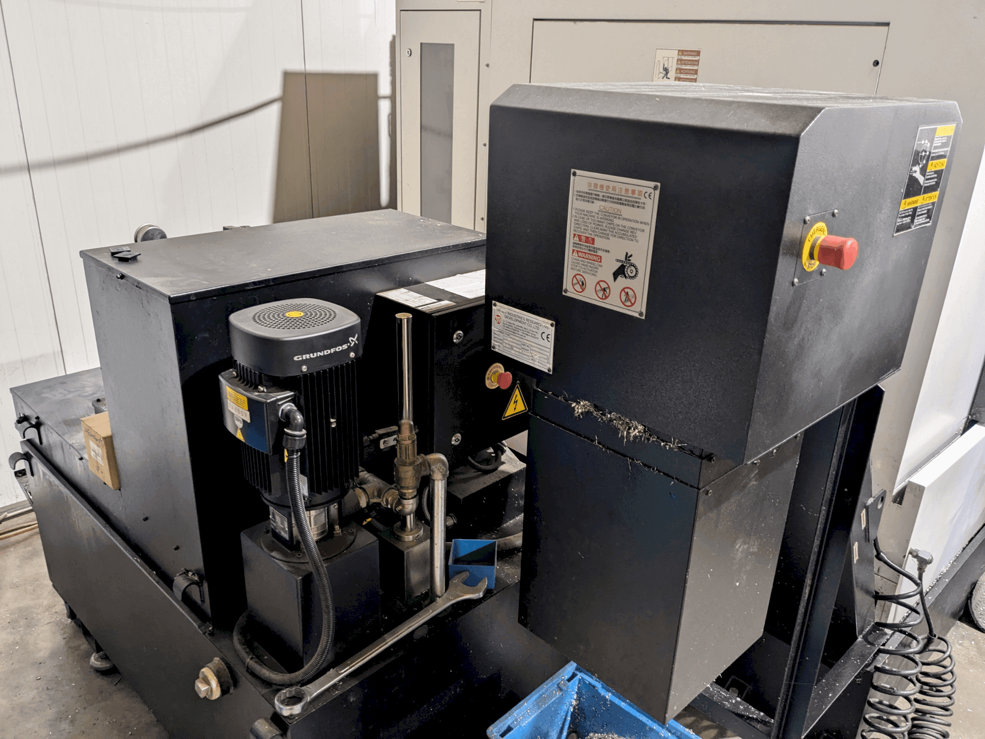 Čelní pohled na POSmill CE 1000 stroj