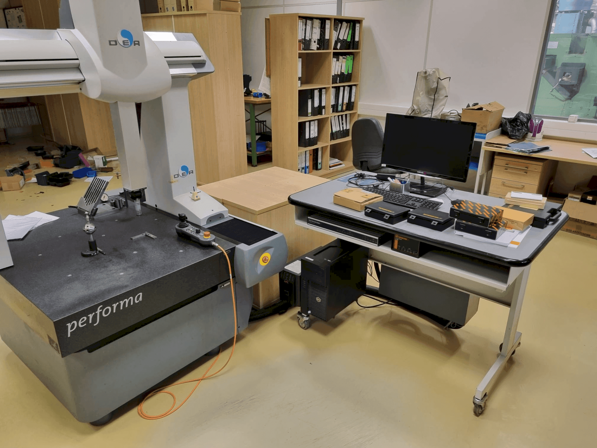 Čelní pohled na DEA Global 070705 performa stroj