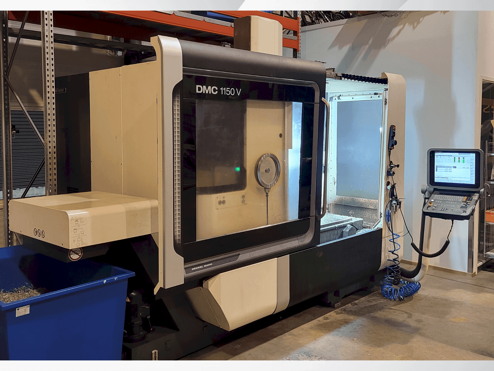 Čelní pohled na DMG MORI DMC1150V stroj
