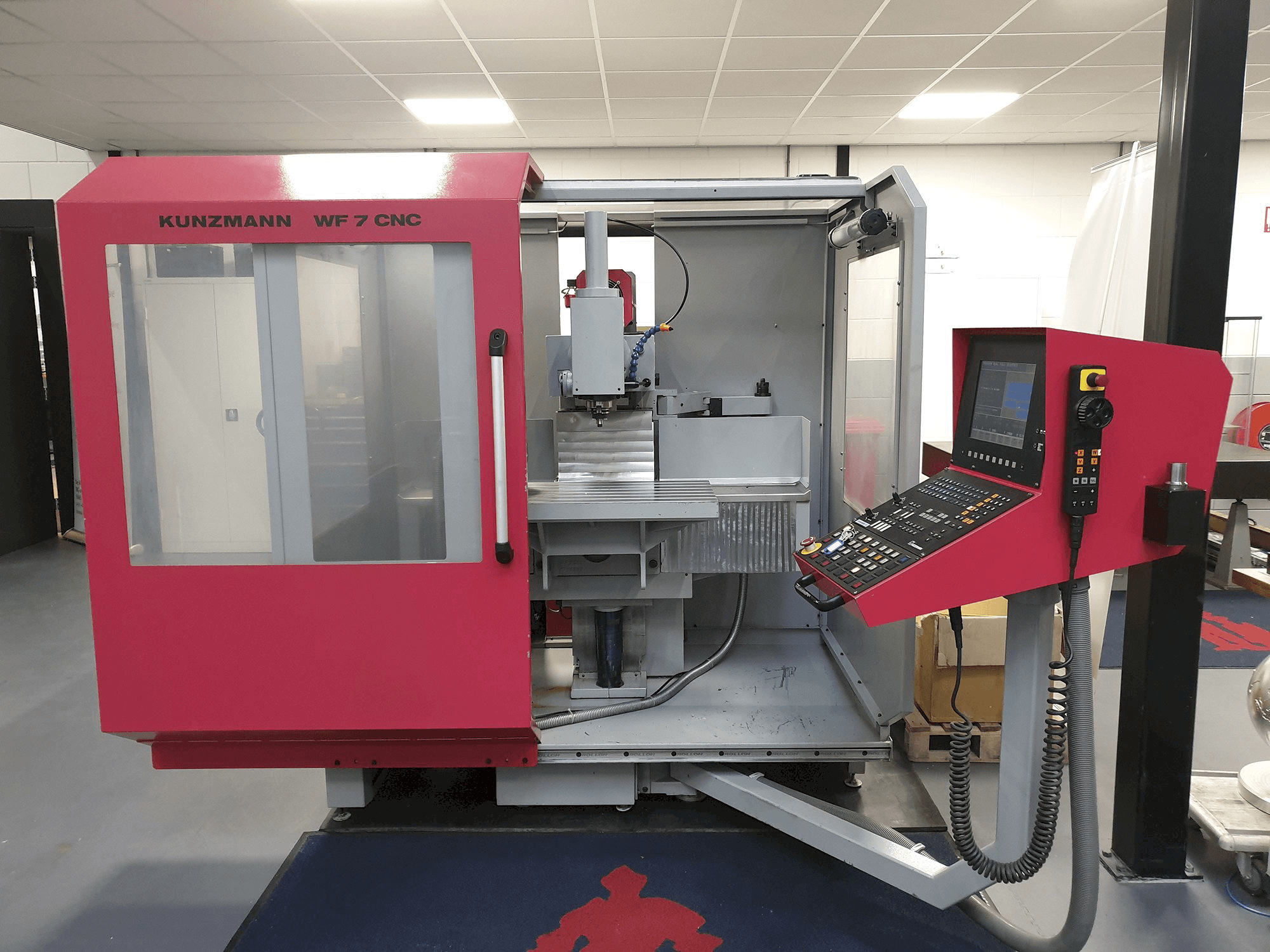Čelní pohled na KUNZMANN WF 7 CNC stroj