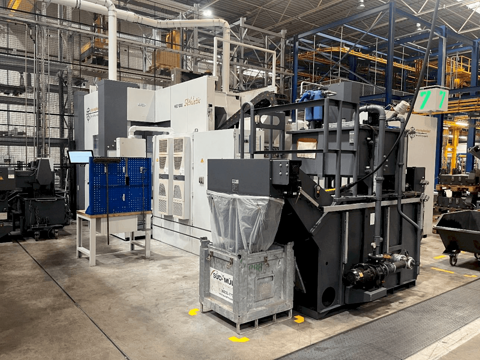 Pravý boční pohled na Heckert HEC 1000 stroj