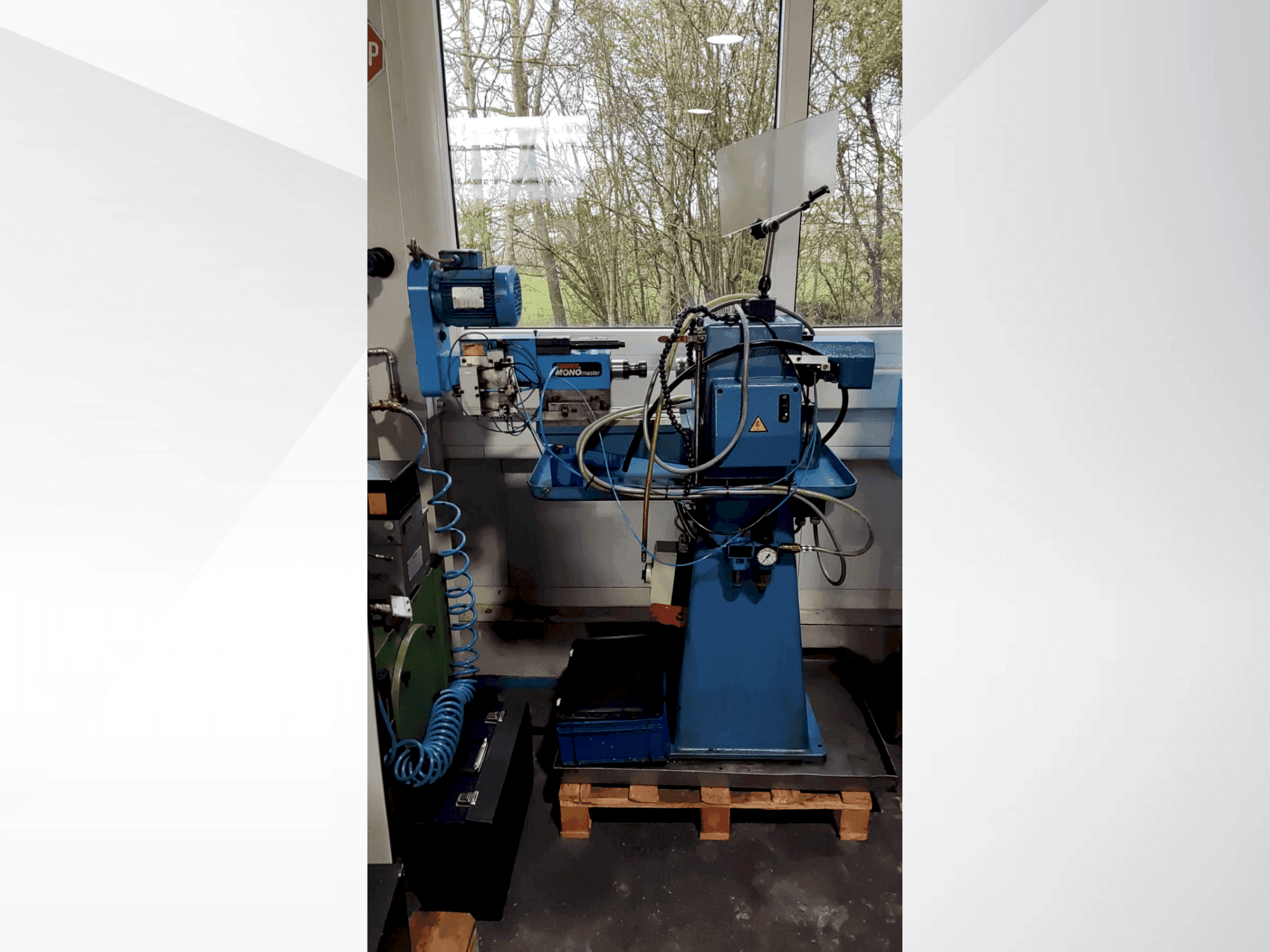 Čelní pohled na Scherer - Feinbau PM1-FZ stroj