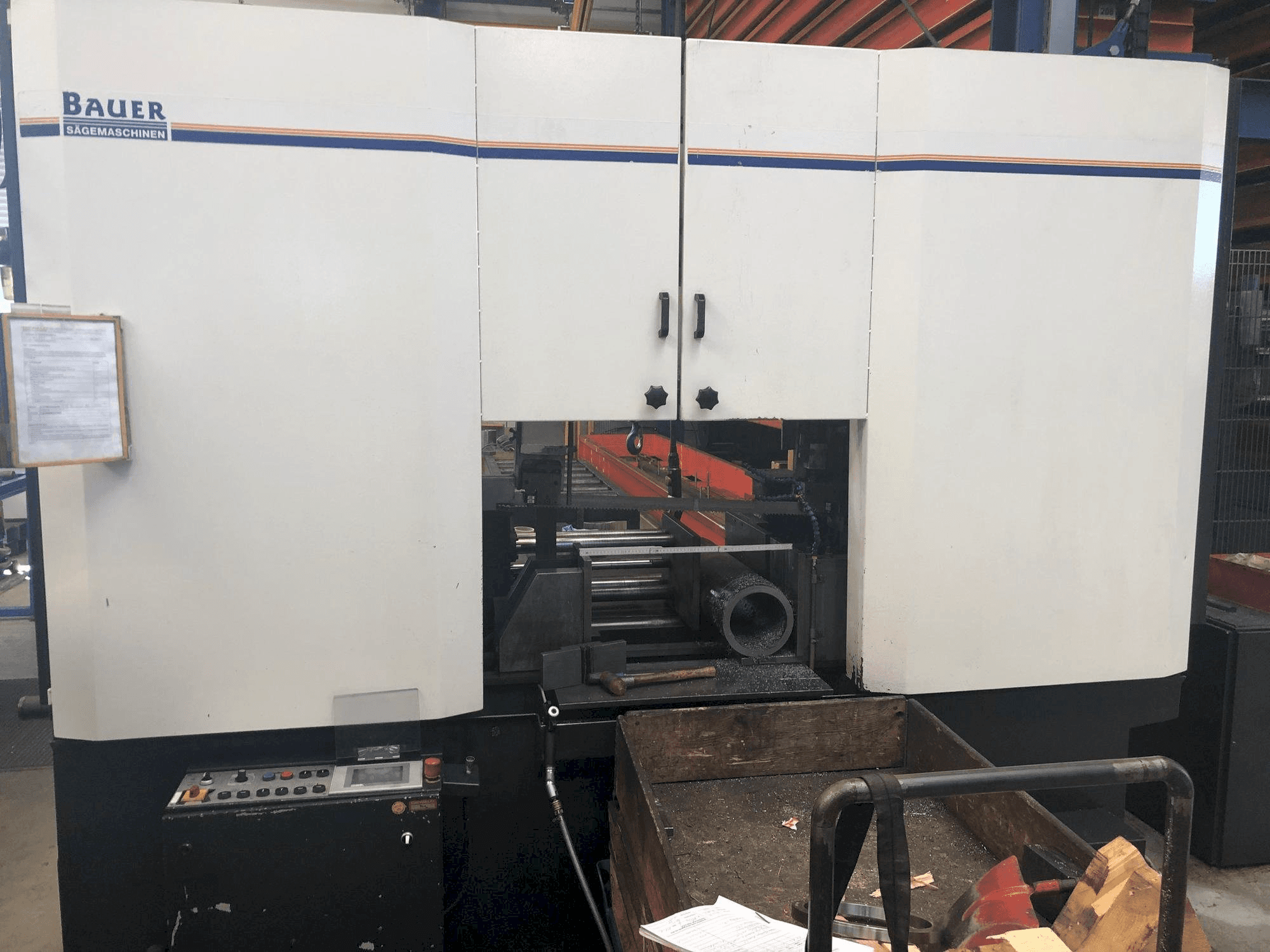 Čelní pohled na BAUER SA 550 ZA stroj
