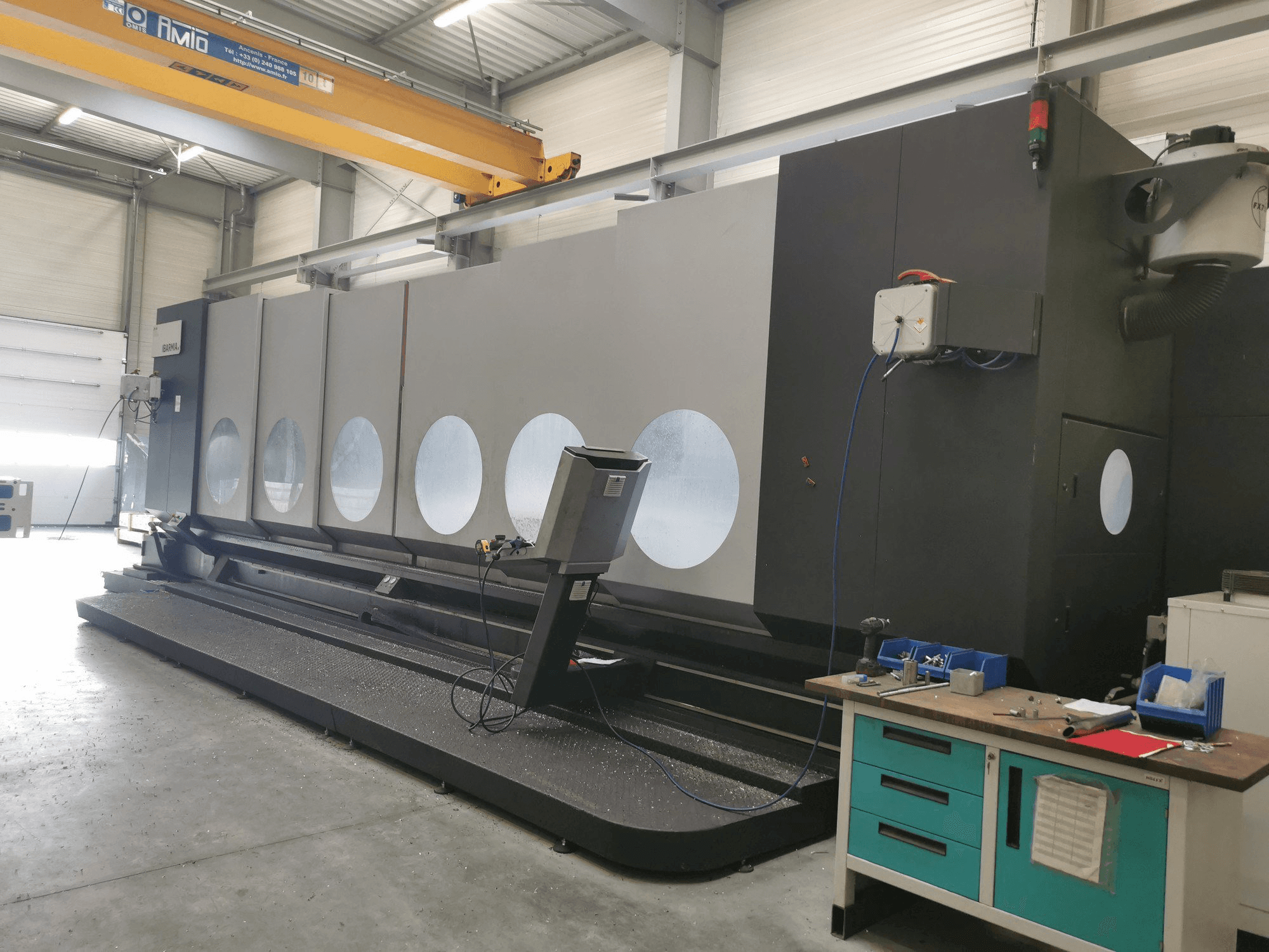 Čelní pohled na IBARMIA ZV 58/L7000 EXTREME stroj