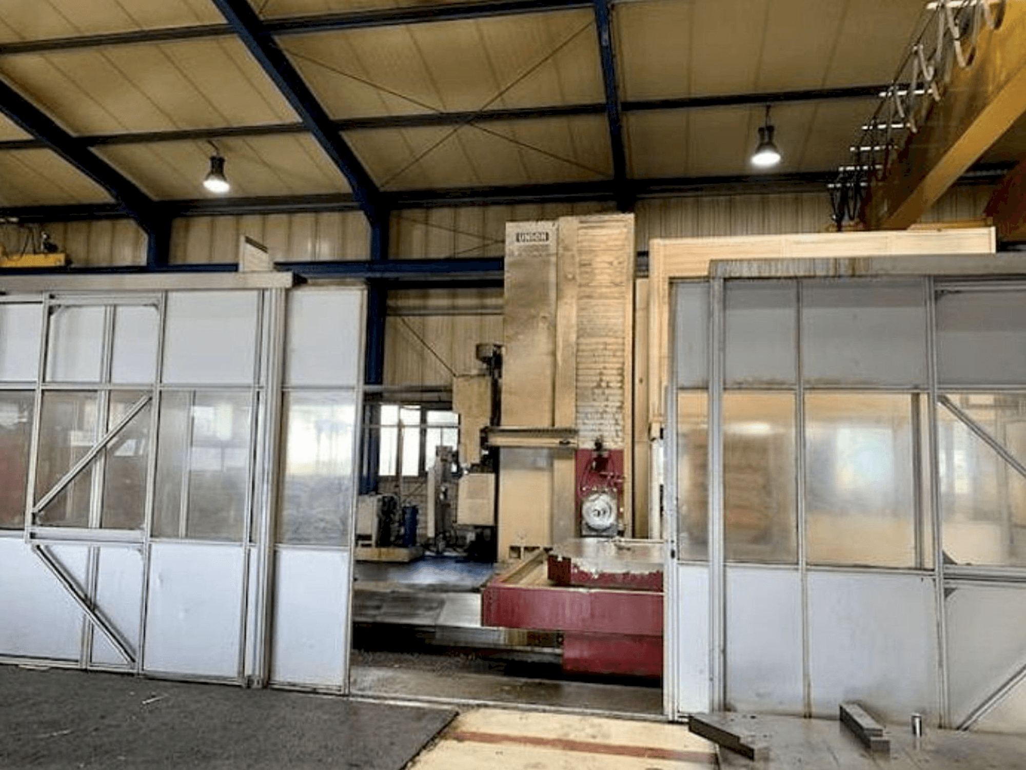 Čelní pohled na UNION KC 150 stroj