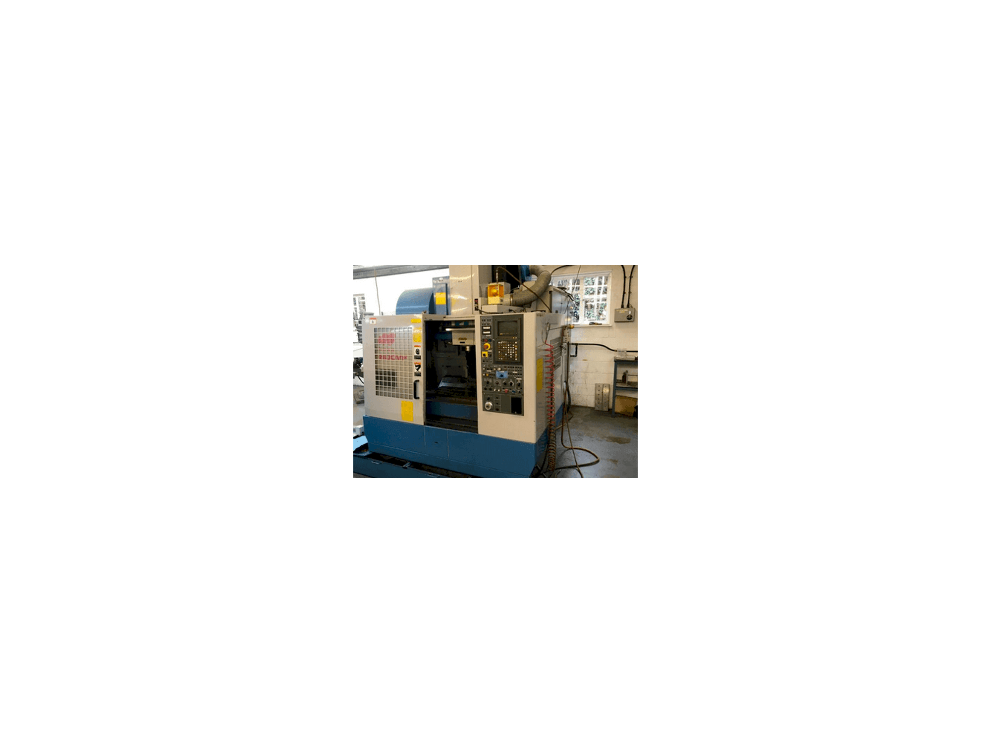 Čelní pohled na Matsuura MC 600 VF stroj