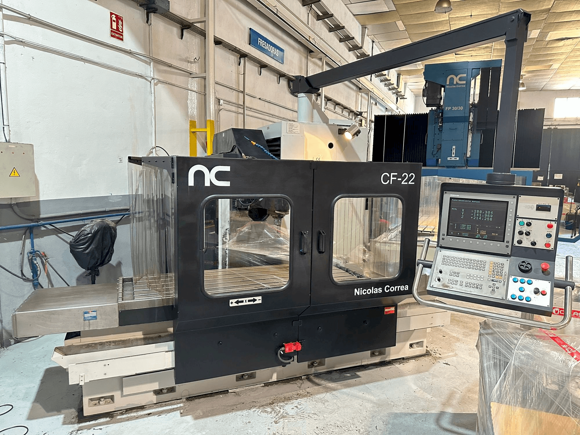 Čelní pohled na Nicolas Correa CF22/20 stroj